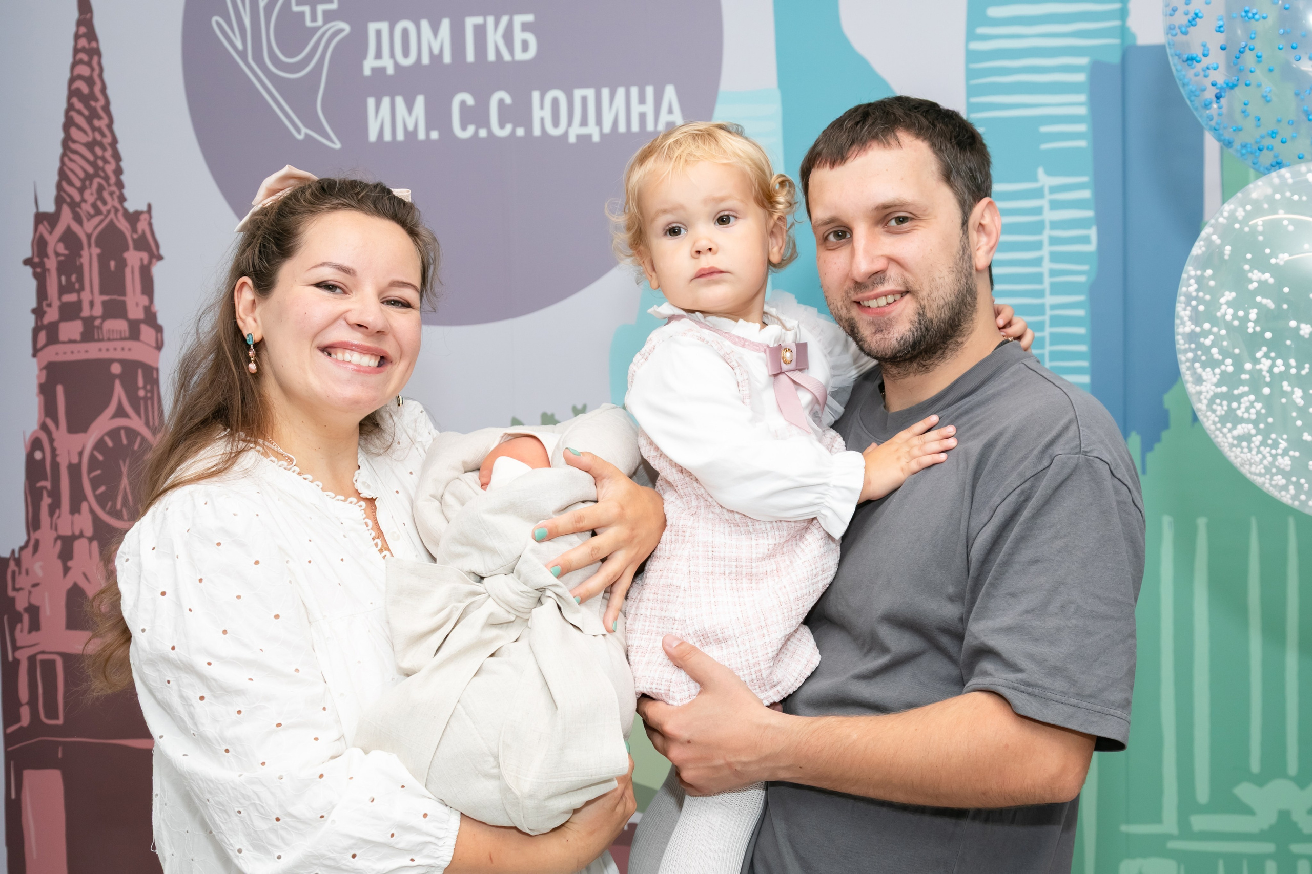 Съемка выписки из роддома 7 ГКБ Юдино Москва. Фотосъемка выписки из роддома в Москве, заказать фотографа на выписку ньюборн съемка в роддоме newborn фотограф в Юдино