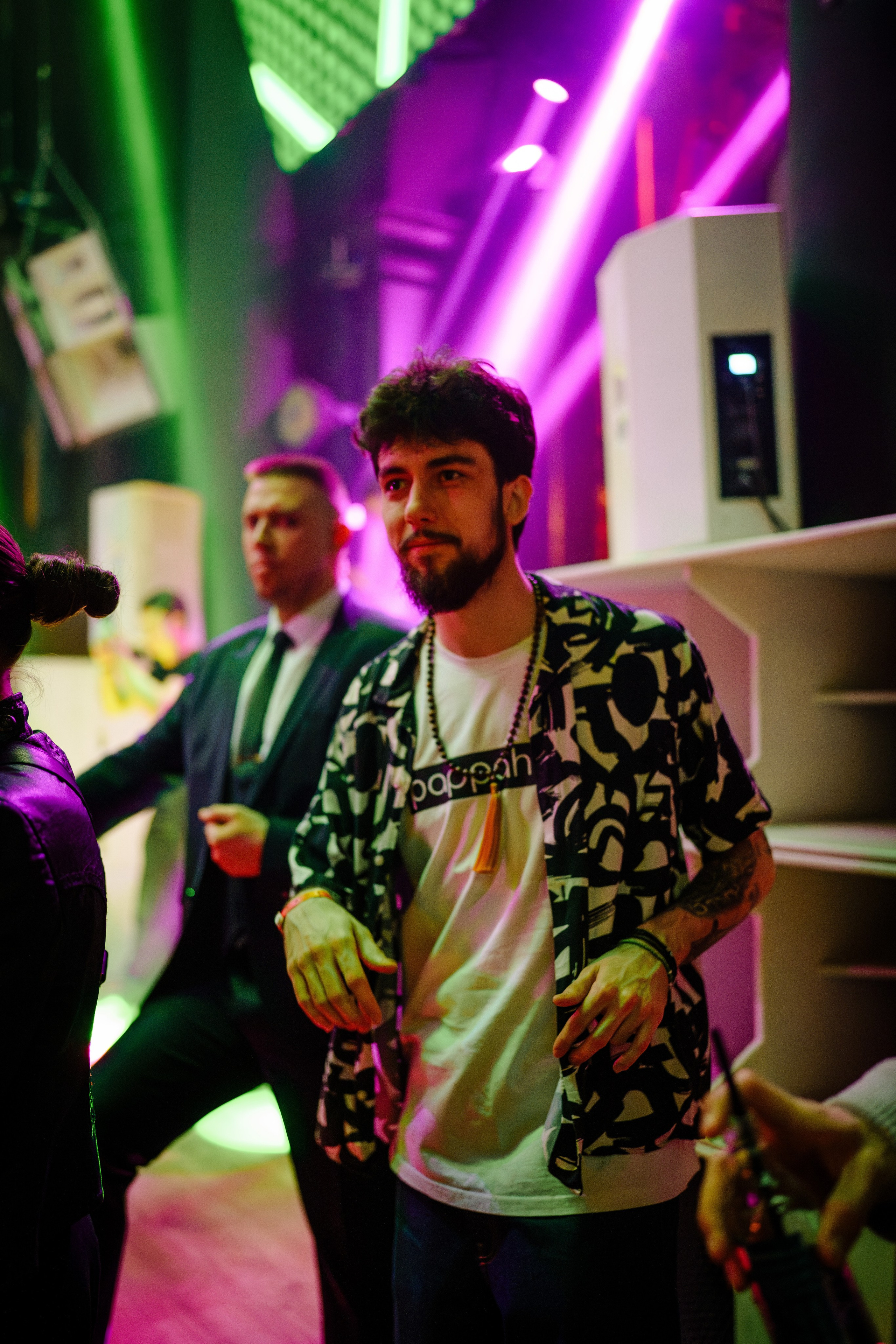 Вечеринка OSNOVATELI.LIVE репортажный фотограф Саша Дружинина. Репортажный фотограф в Москве Саша Дружинина