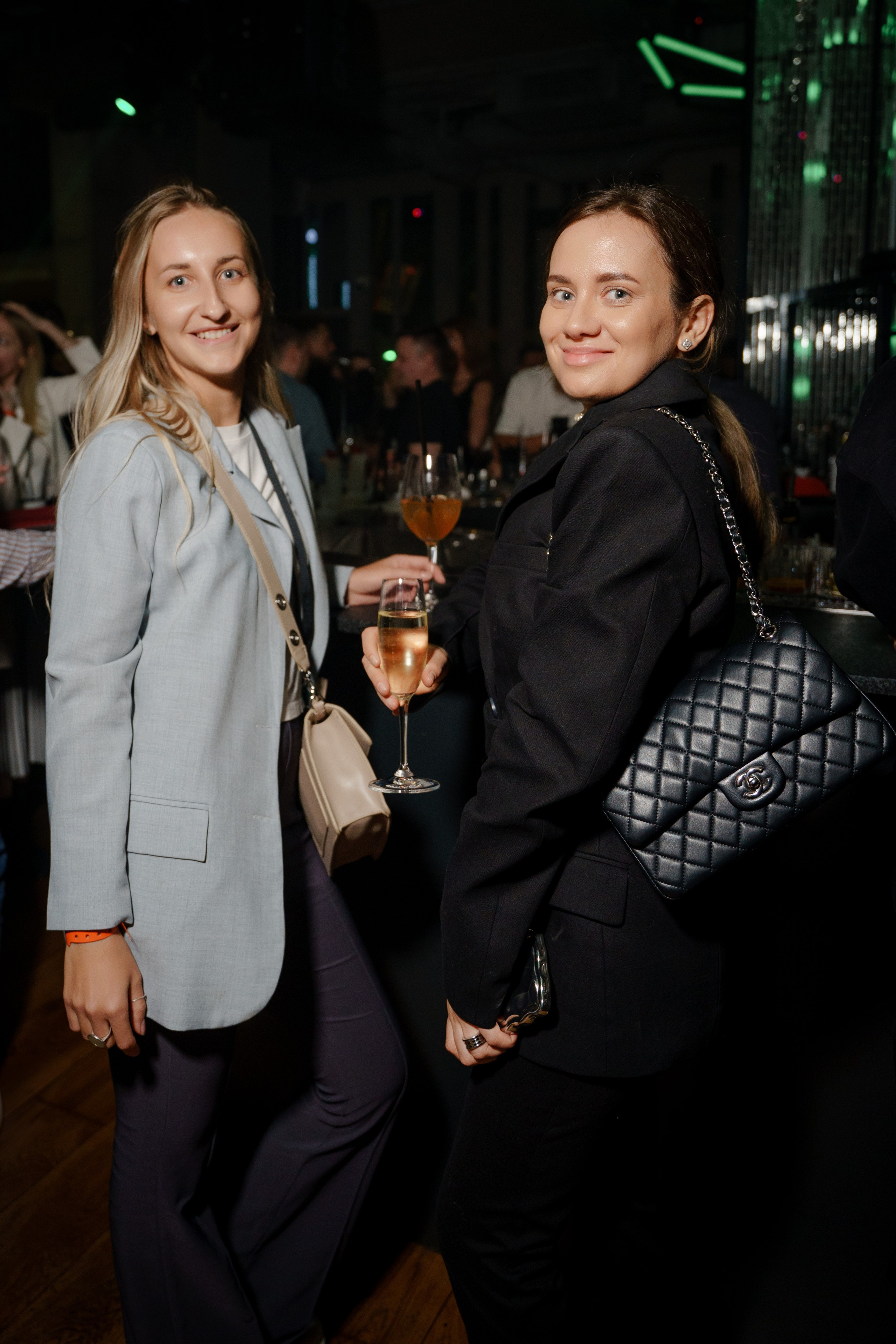 Вечеринка OSNOVATELI.LIVE репортажный фотограф Саша Дружинина. Репортажный фотограф в Москве Саша Дружинина