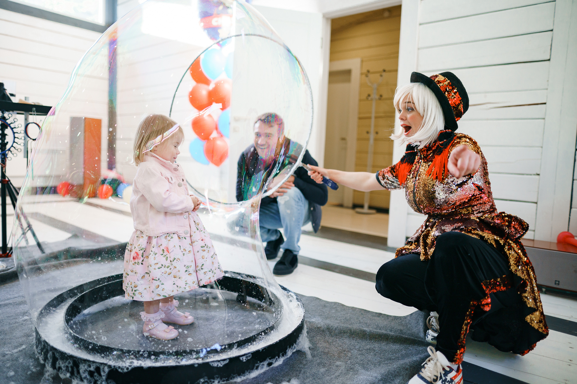 Заказать фотографа на день рождения в Москве и других городах. Фотограф на крещение и венчание, дни рождения и праздники