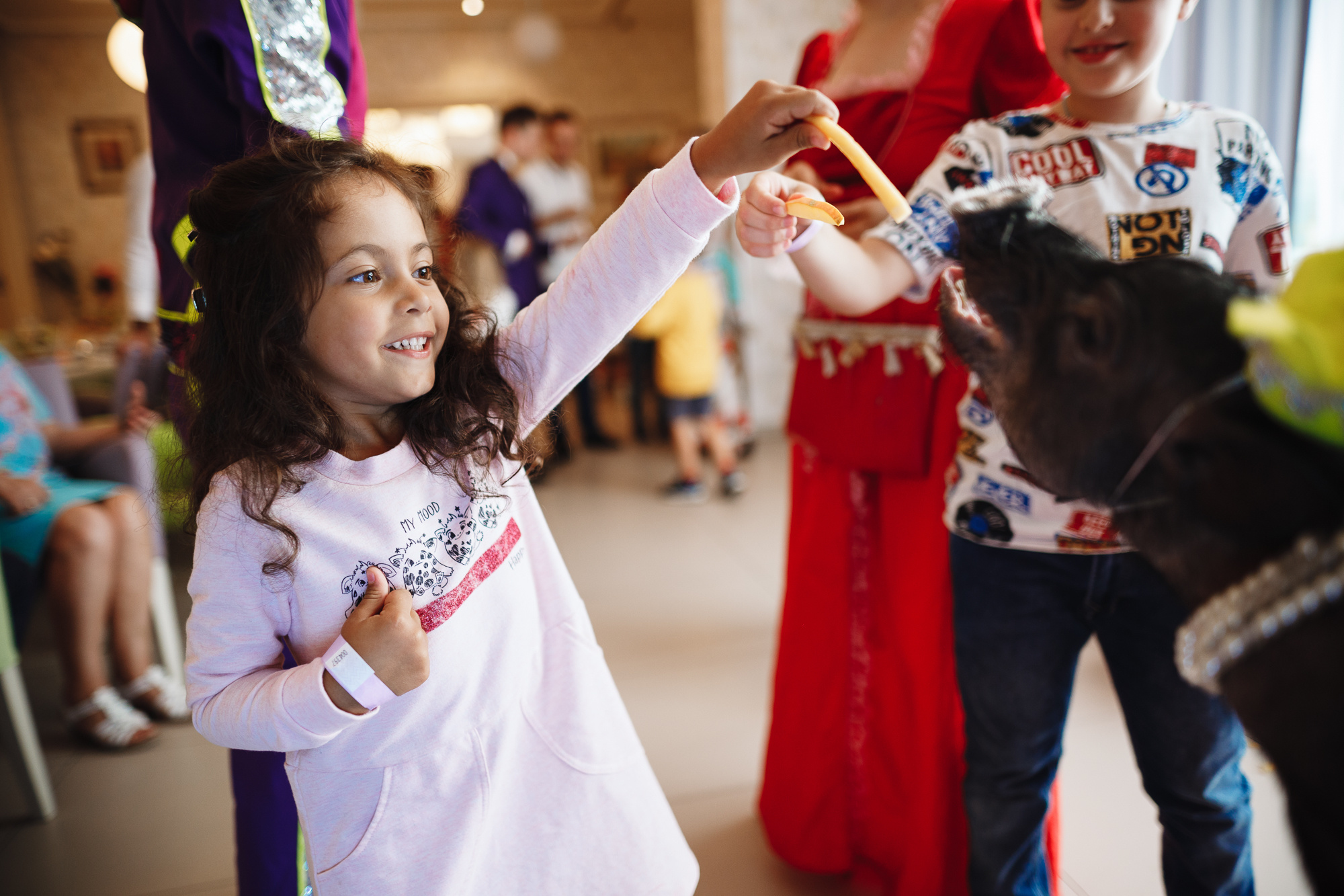 Заказать фотографа на день рождения в Москве и других городах. Фотограф на крещение и венчание, дни рождения и праздники