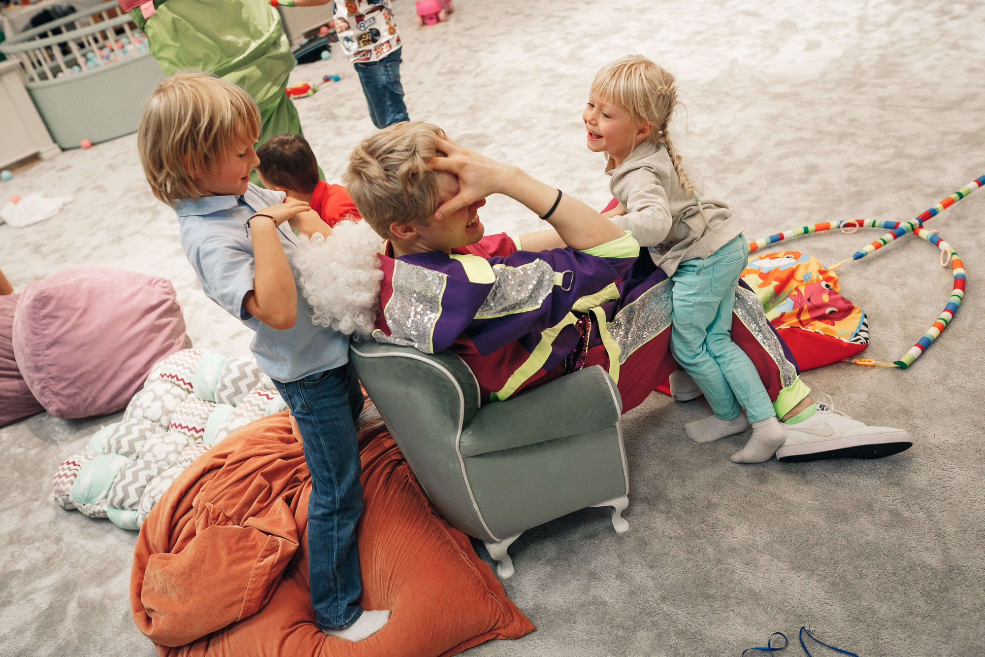 Заказать фотографа на день рождения в Москве и других городах. Фотограф на крещение и венчание, дни рождения и праздники