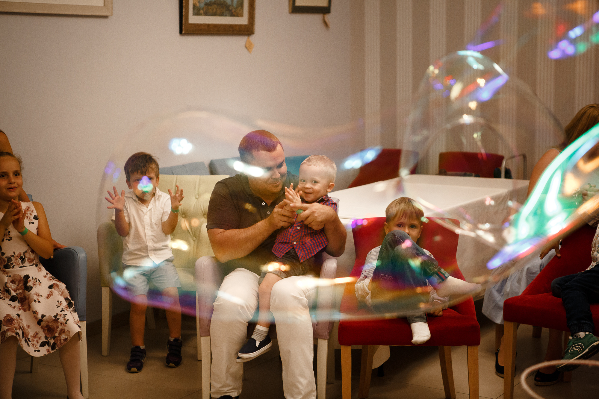 Заказать фотографа на день рождения в Москве и других городах. Фотограф на крещение и венчание, дни рождения и праздники