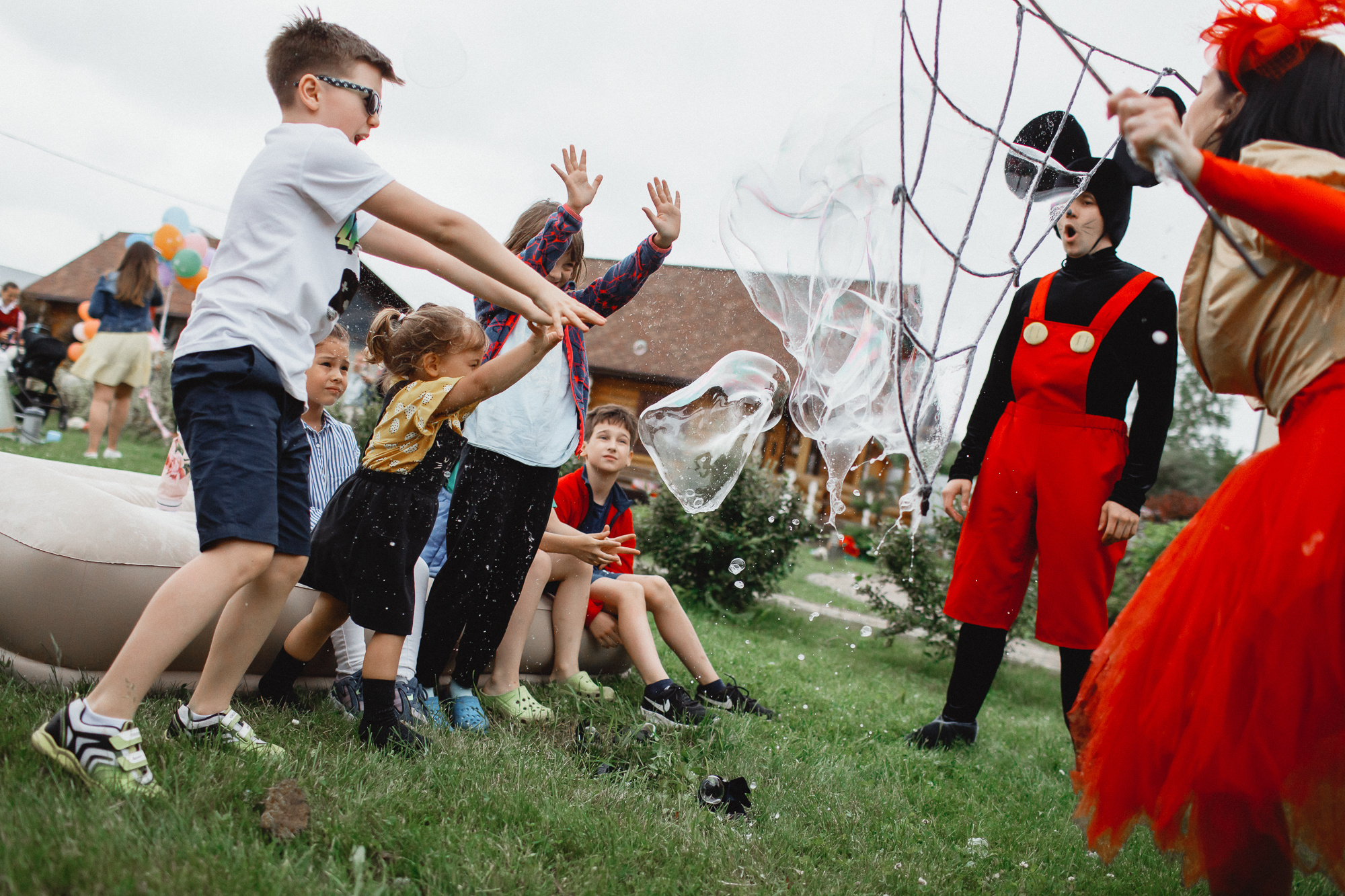 Заказать фотографа на день рождения в Москве и других городах. Фотограф на крещение и венчание, дни рождения и праздники
