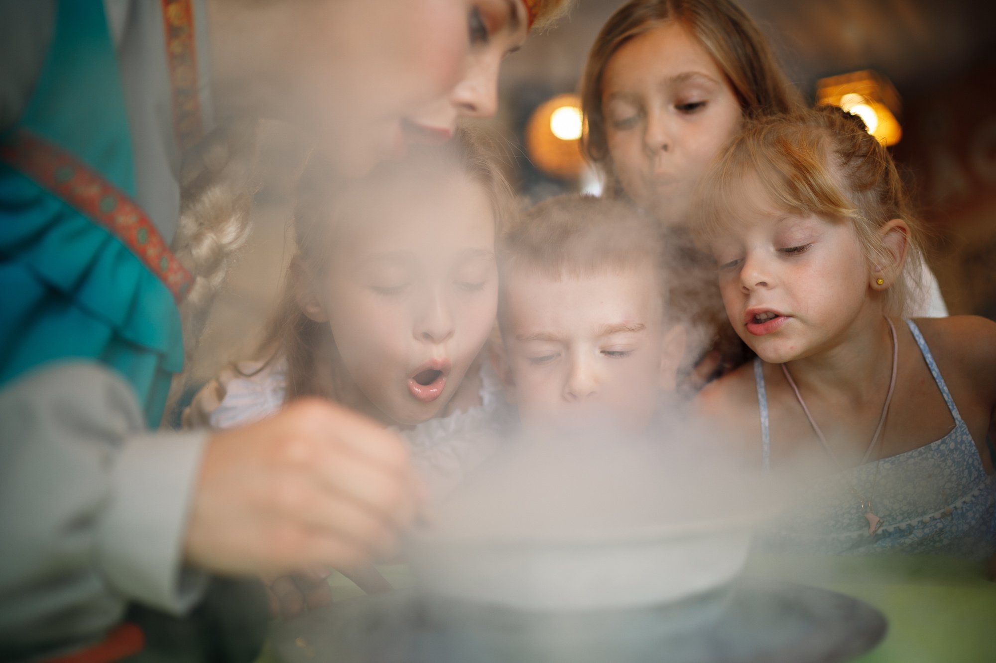 Заказать фотографа на день рождения в Москве и других городах. Фотограф на крещение и венчание, дни рождения и праздники