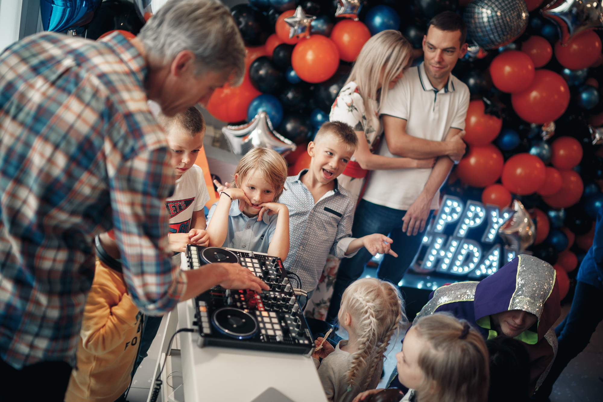 Заказать фотографа на день рождения в Москве и других городах. Фотограф на крещение и венчание, дни рождения и праздники