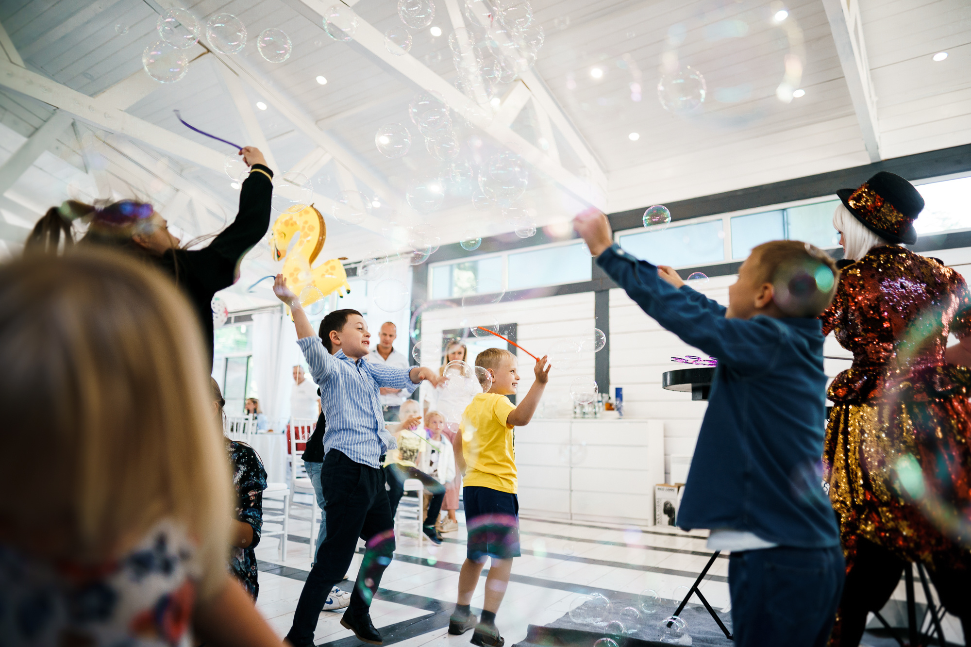 Заказать фотографа на день рождения в Москве и других городах. Фотограф на крещение и венчание, дни рождения и праздники