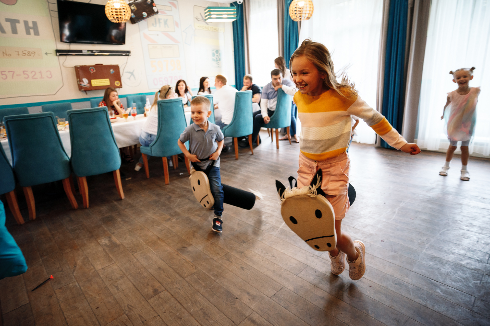 Заказать фотографа на день рождения в Москве и других городах. Фотограф на крещение и венчание, дни рождения и праздники