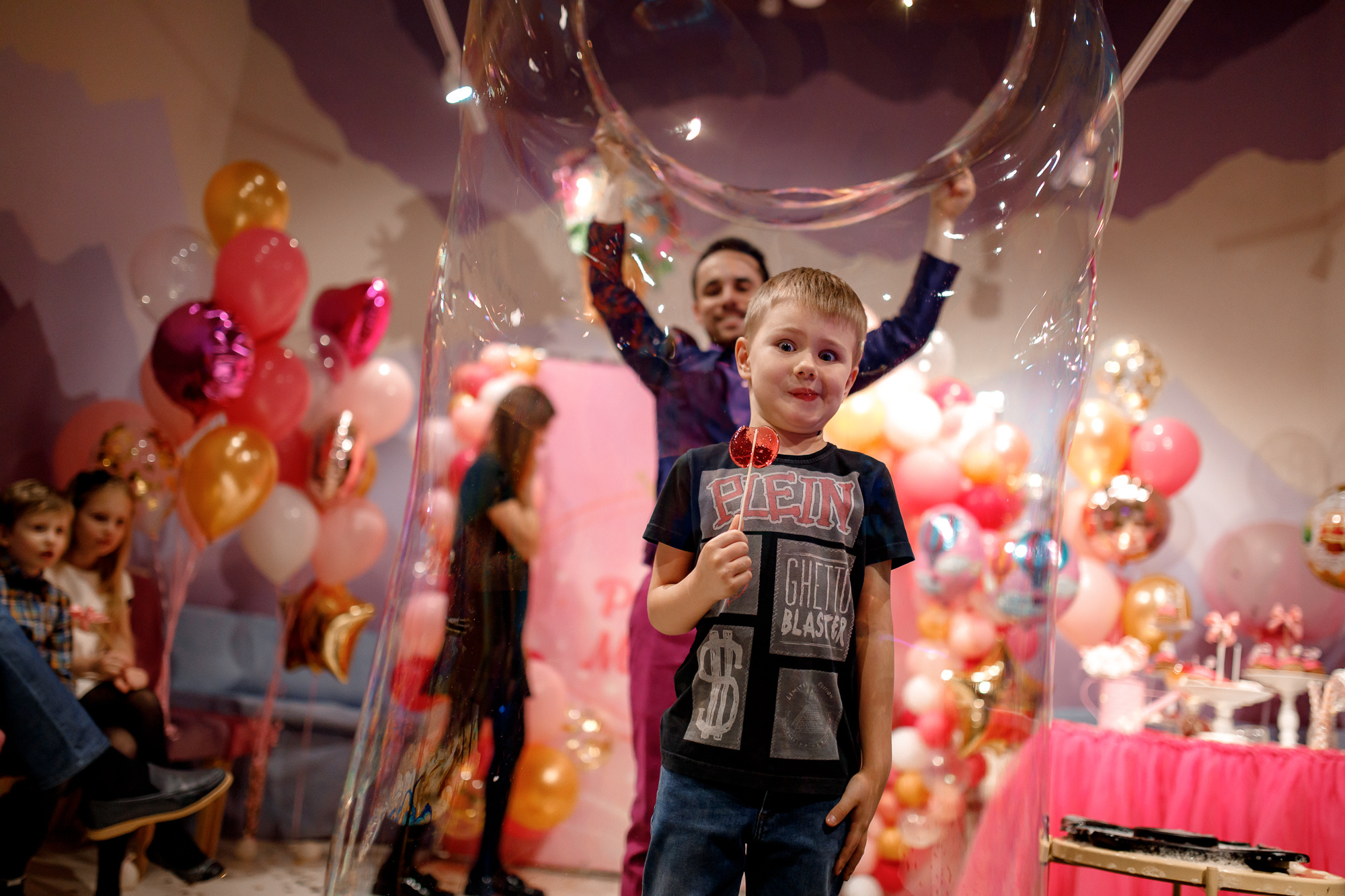 Заказать фотографа на день рождения в Москве и других городах. Фотограф на крещение и венчание, дни рождения и праздники