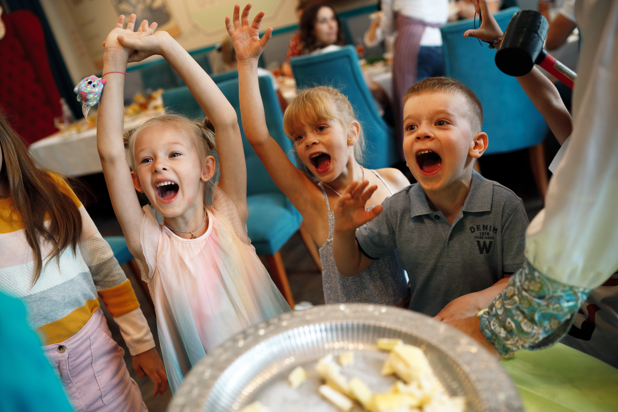 Заказать фотографа на день рождения в Москве и других городах. Фотограф на крещение и венчание, дни рождения и праздники