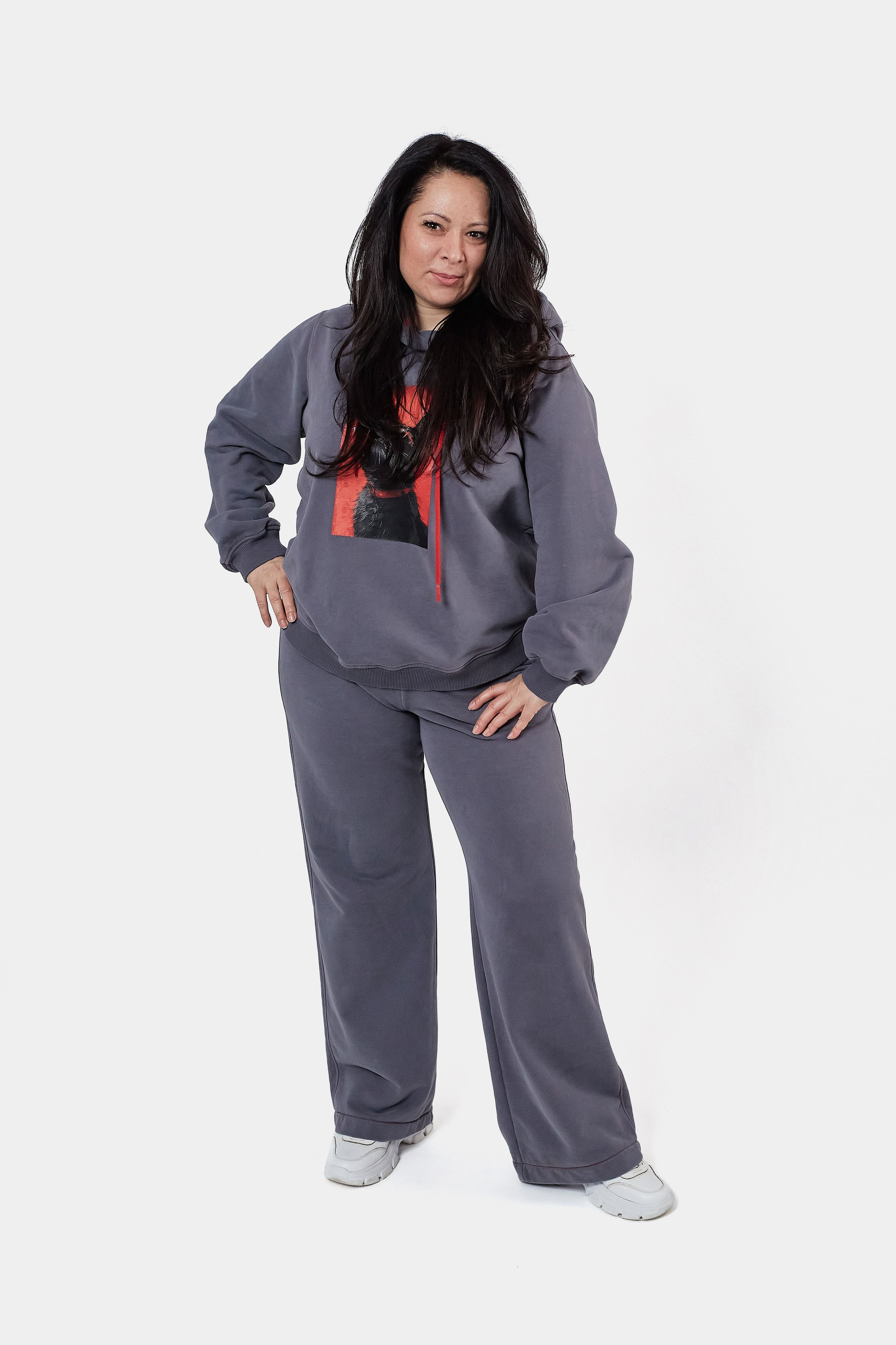 Фотосъемка с моделью на белом фоне. Коммерческий фотограф в Москве Павел Володин