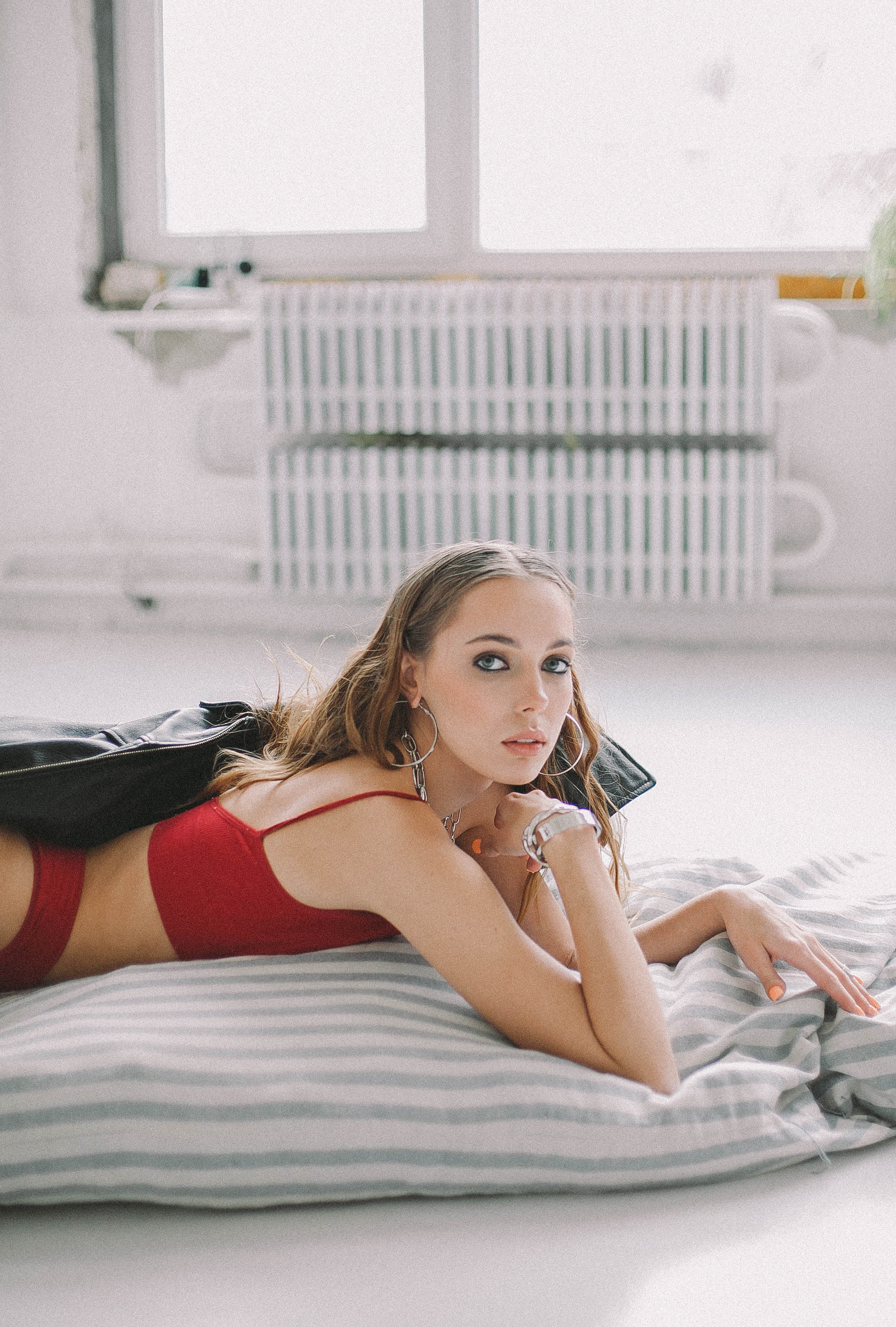 Ирина. Свадьбы в формате прогулки, индивидуальные и семейные съёмки