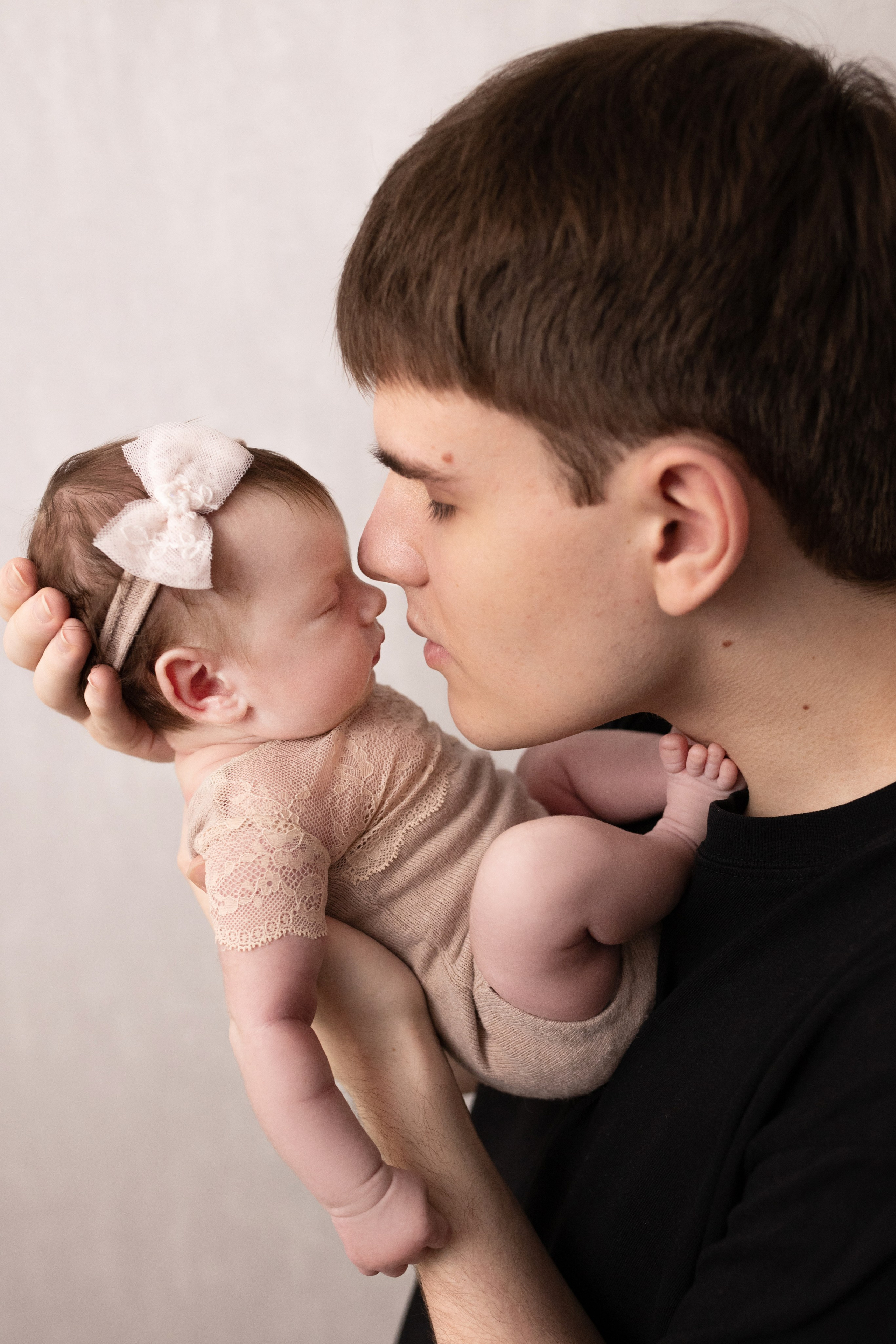 Кадры малыша с родителями. Фотограф новорождённых Анапа Елена Кушнарь