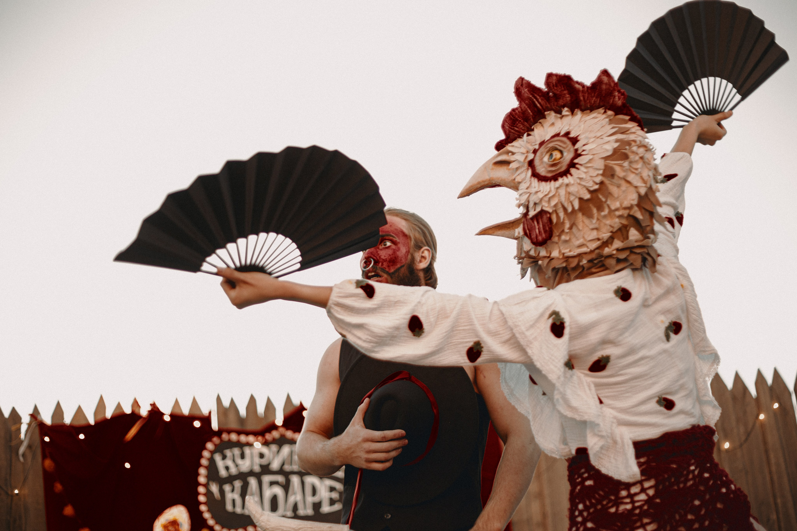 Спектакль «Куриное кабаре» от Свободного молодежного театра | Тобольск. Арт-фотограф Крис Л. в Тобольске: портрет, семейные, свадьбы