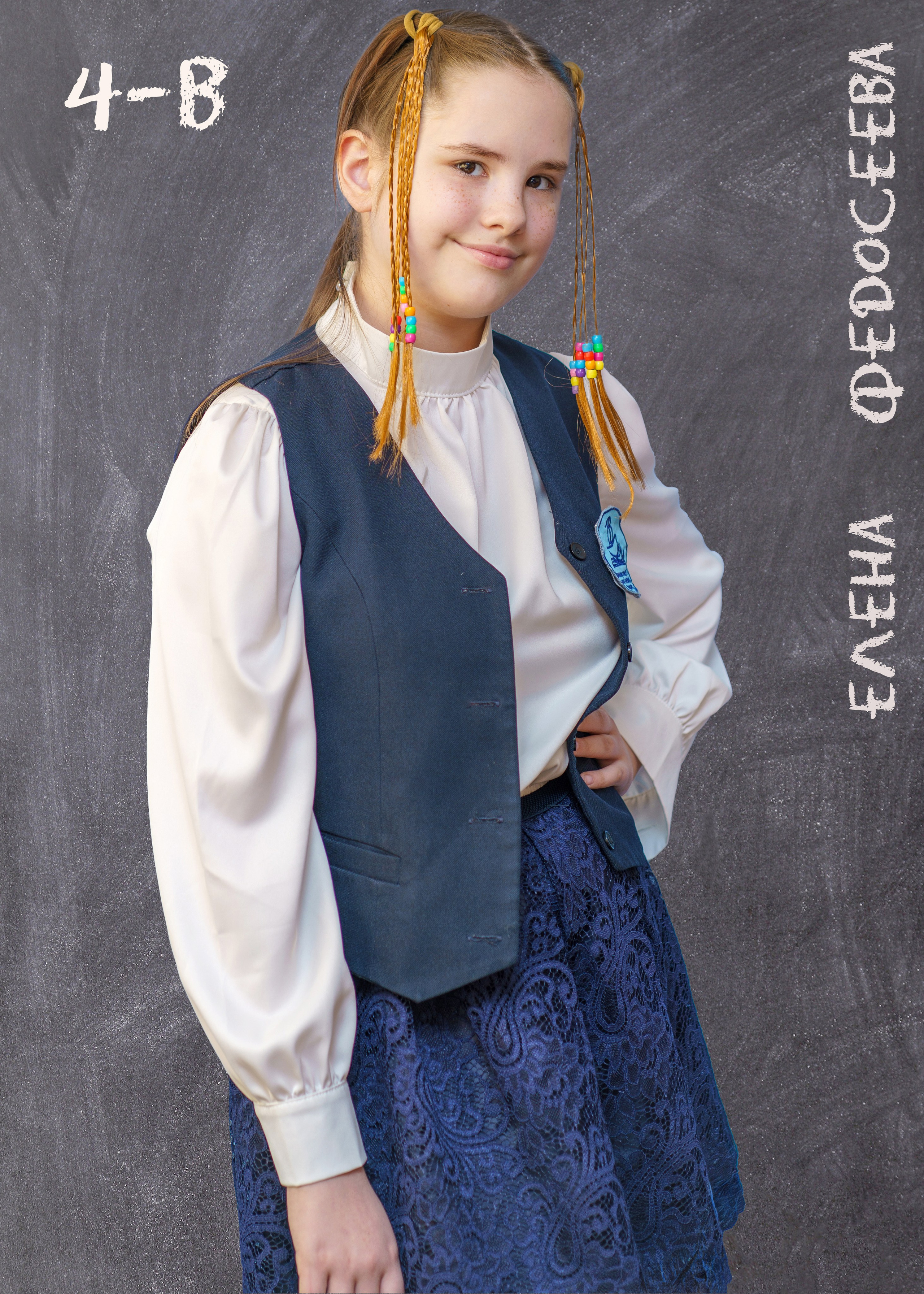 Девочка на фоне черной школьной доски, фотосъемка на выпускной фотоальбом, выпускные луганск