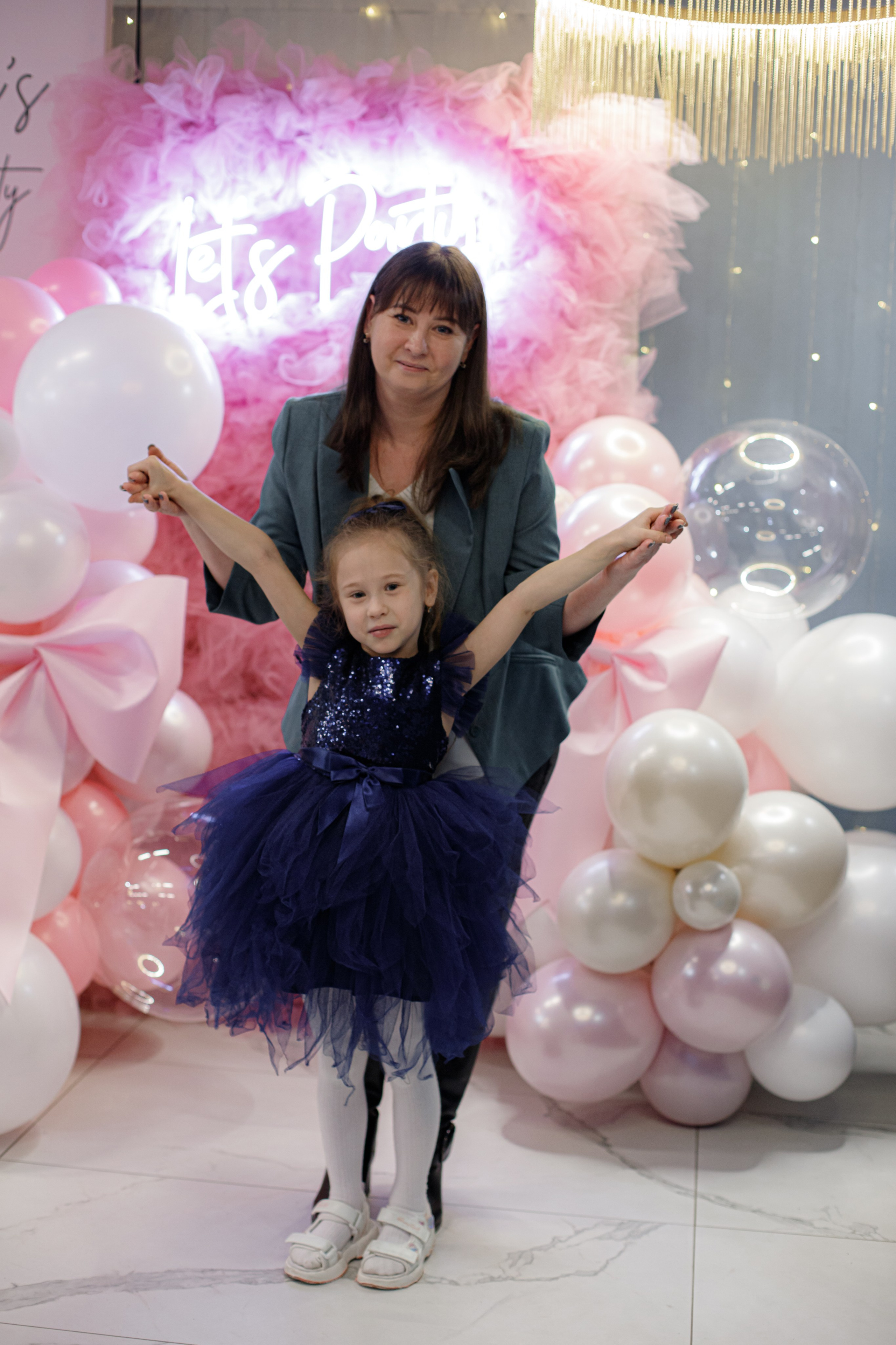 ASIA'S BIRTHDAY PARTY. Photokarish