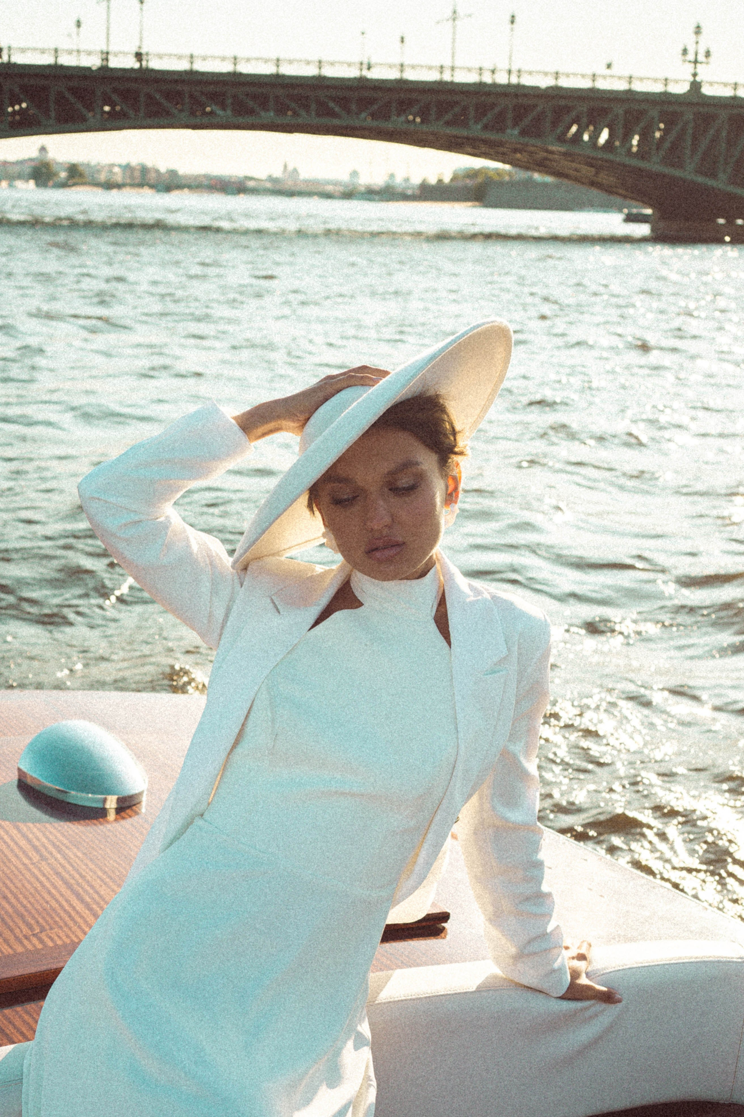 СВАДЕНБНАЯ СЬЕМКА НА КАТЕРЕ ПО КАНАЛАМ САНКТ-ПЕТЕРБУРГА И В АКВАТОРИИ НЕВЫ. Профессиональный фотограф, Санкт-Петербург — Виктория Богомолова