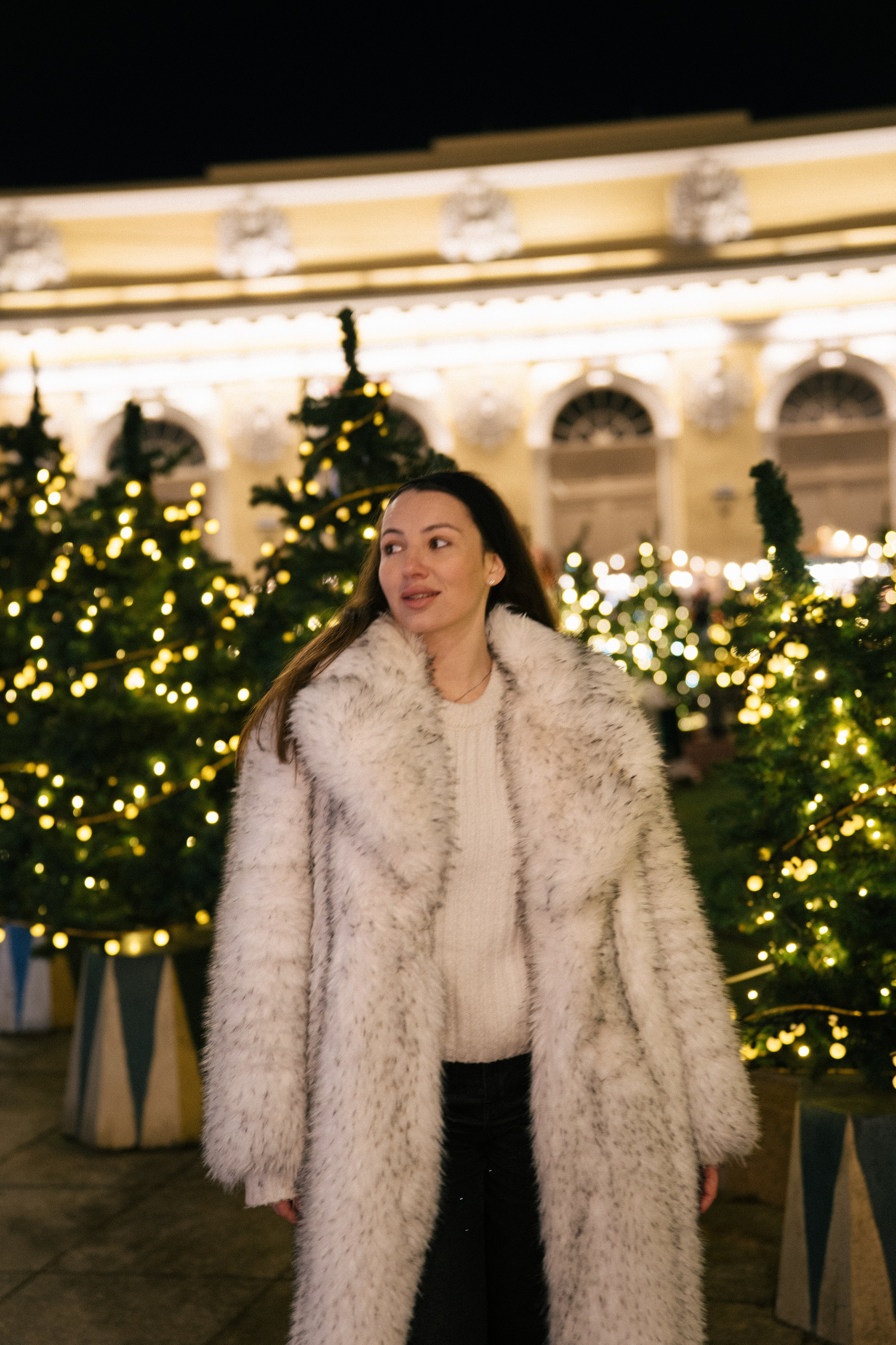 ПРОГУЛКА НА МАНЕЖНОЙ ПЛОЩАДИ ДЛЯ ДЕВУШКИ ПЕРЕД НОВЫМ ГОДОМ (НОВОГОДНЯЯ ФОТОСЕССИИЯ НА МАНЕЖНОЙ ПЛОЩАДИ). Профессиональный фотограф, Санкт-Петербург — Виктория Богомолова