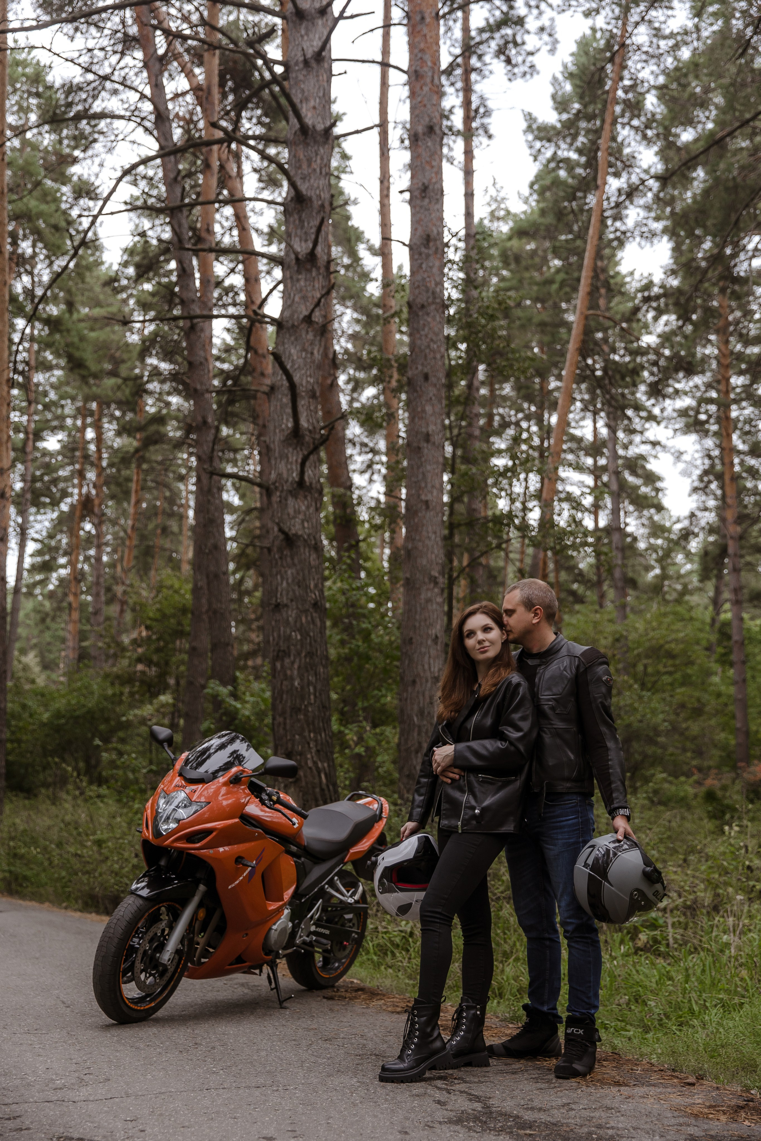 Фотосессия лавстори с мотоциклом на природе. Свадебный и семейный фотограф в Самаре и Тольятти | Елена Топанцева