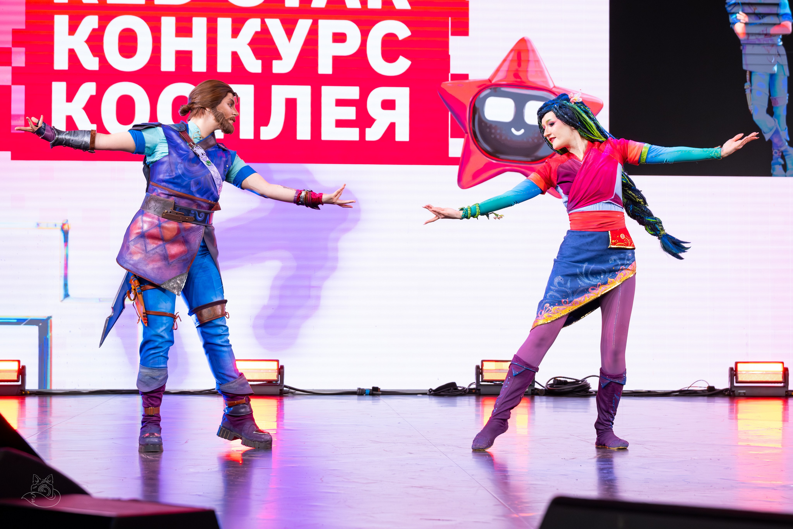 Сцена РЭД ЭКСПО 2024. Косплей фотограф