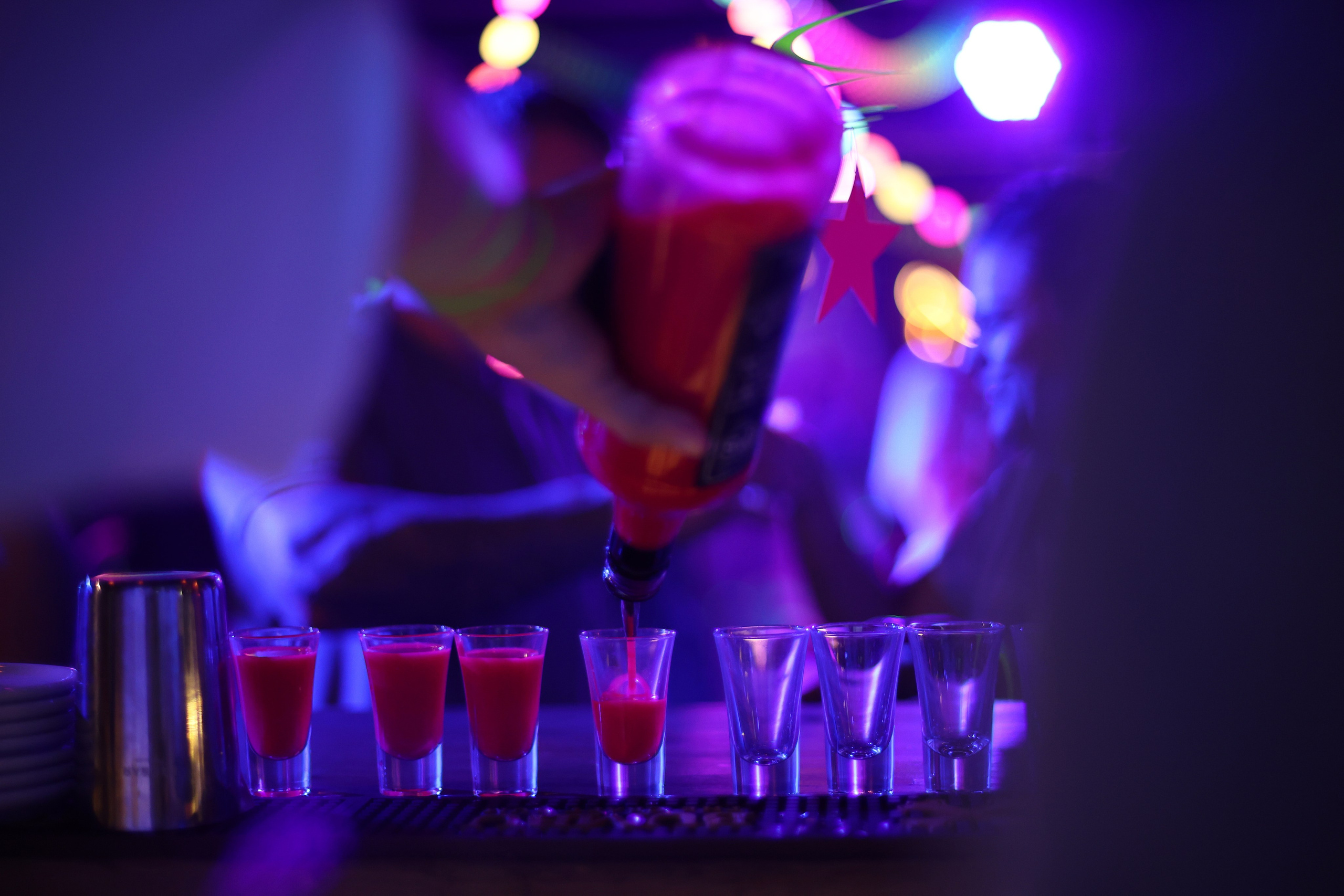 Neon Party 01.08.25. Мята Спортивная — Кальянная, караоке, бар в Минске