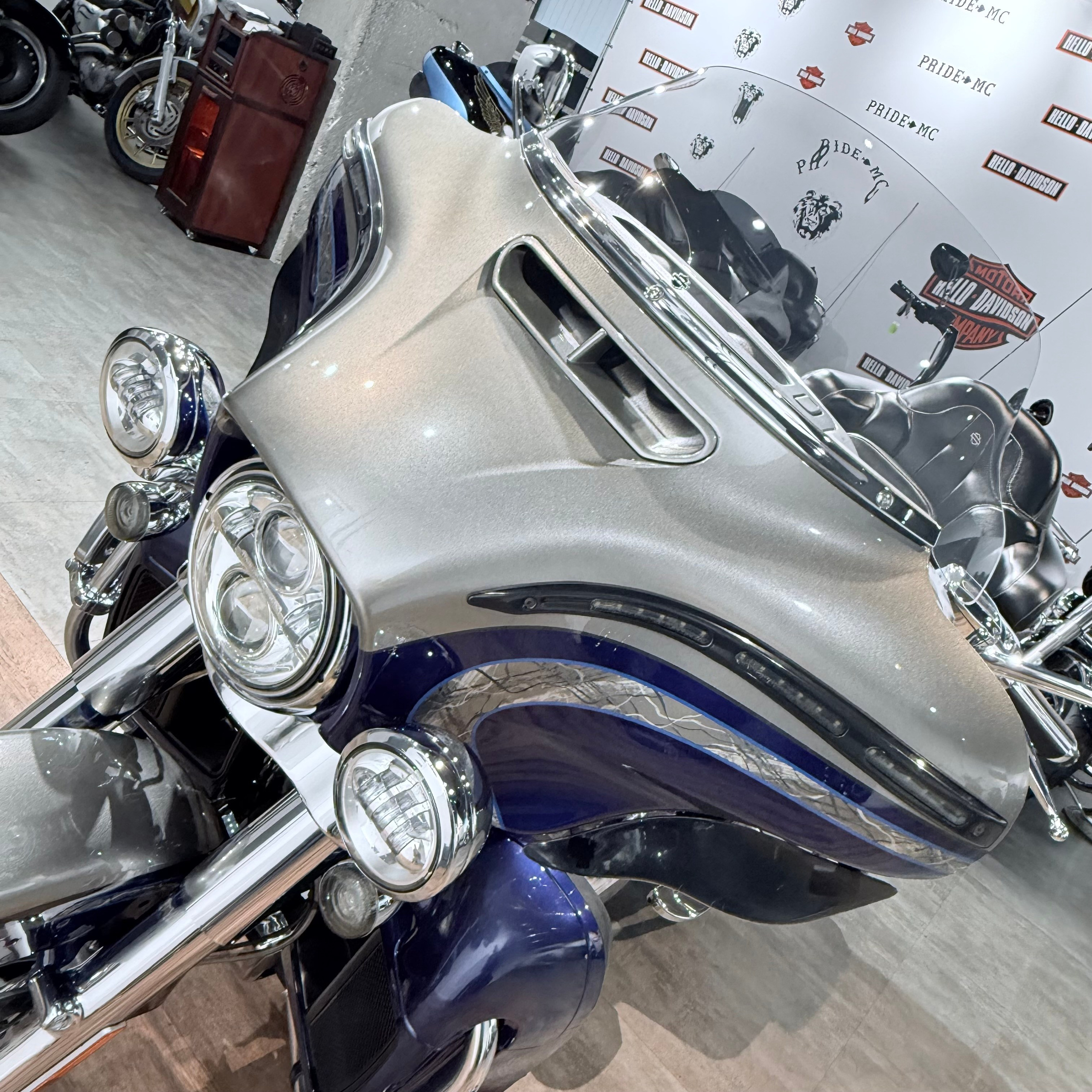 Мотоциклы Harley-Davidson 2016 CVO Limited 110 АВS Раlladium (Touring) — купить мотоцикл. Hello Davidson, Москва. Только хорошие мотоциклы…