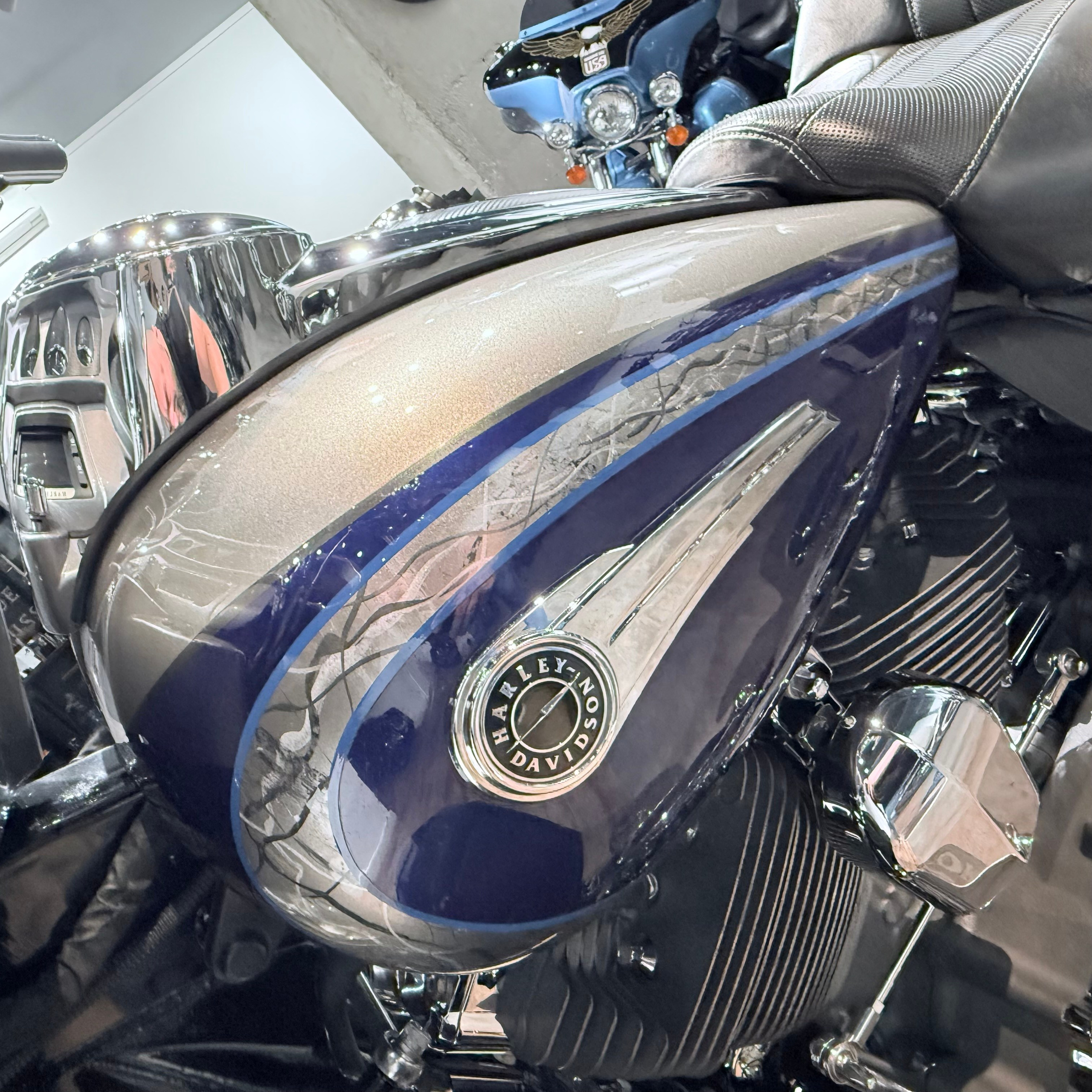 Мотоциклы Harley-Davidson 2016 CVO Limited 110 АВS Раlladium (Touring) — купить мотоцикл. Hello Davidson, Москва. Только хорошие мотоциклы…