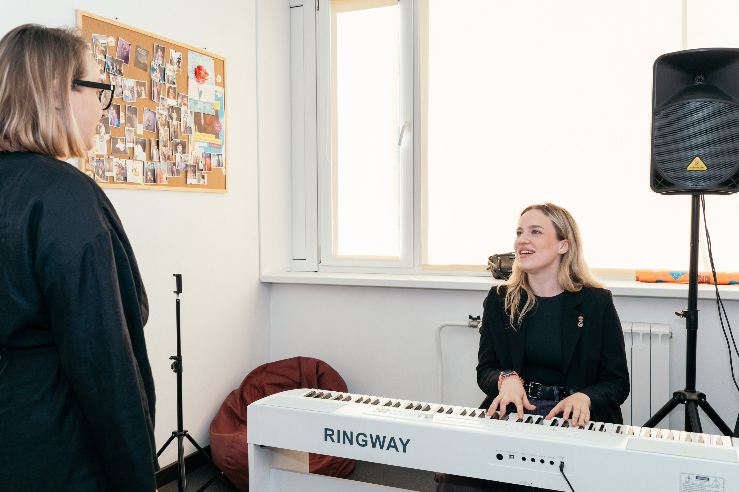 Hi Music. Я занимаюсь событийной, свадебной, товарной, студийной… фотографией