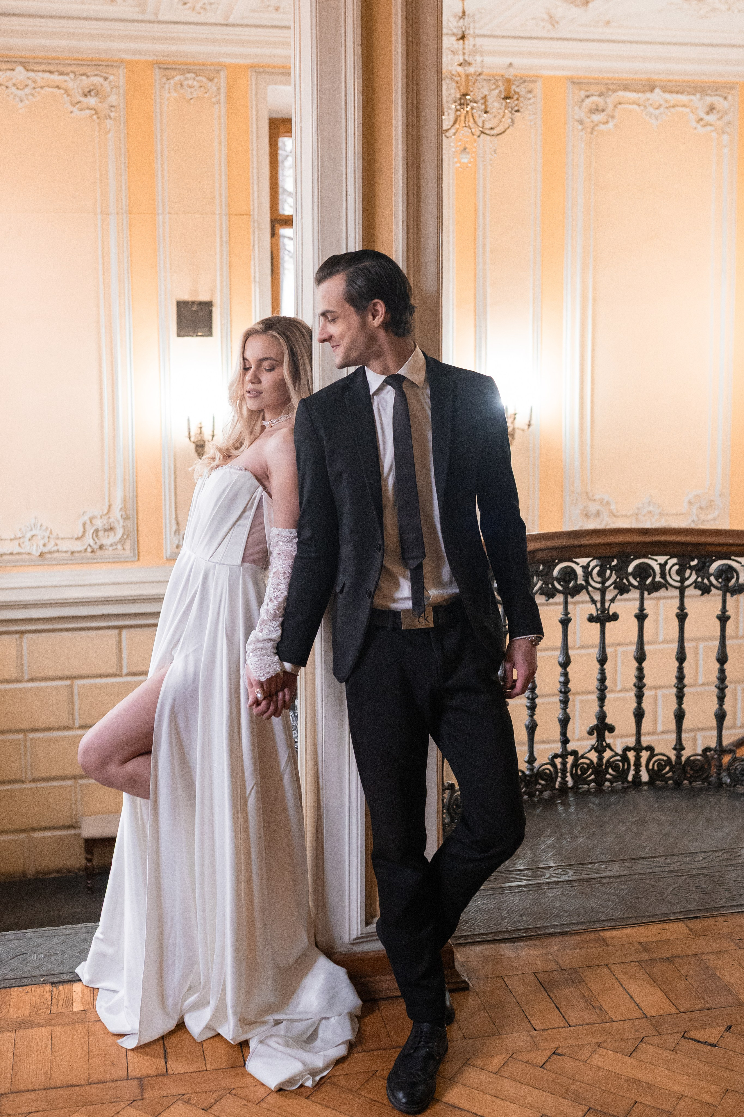 Свадебная фотосессия в Пушкинской библиотеке. Свадебный фотограф в Москве Анна Полушина