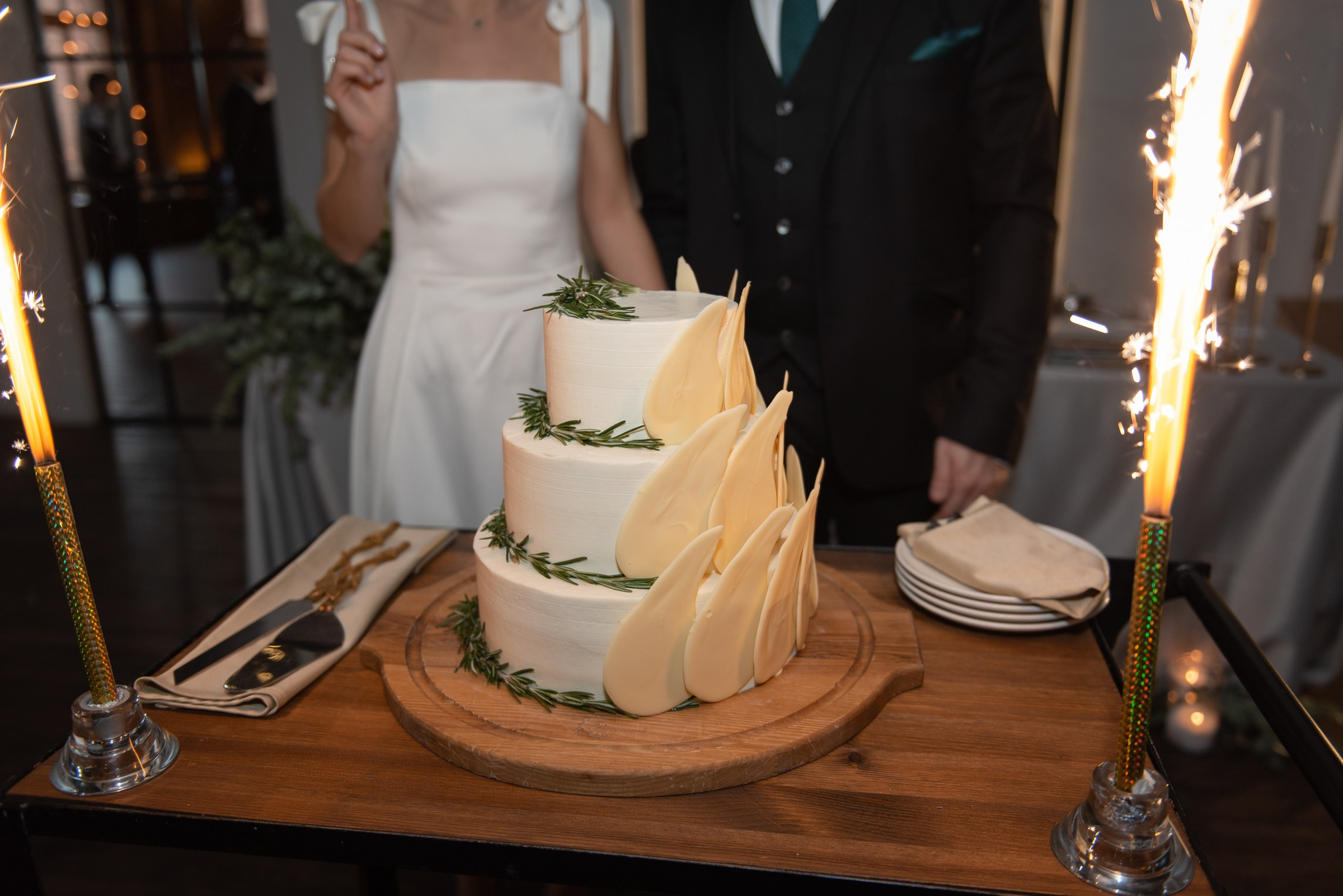 свадебный банкет в весеннем лофте