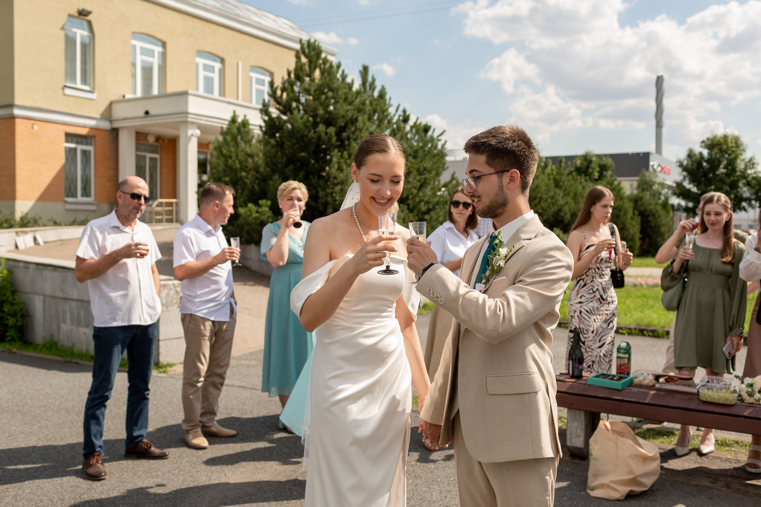 Свадебная фотопрогулка у Лахты. Свадебный фотограф Кирилл Белый