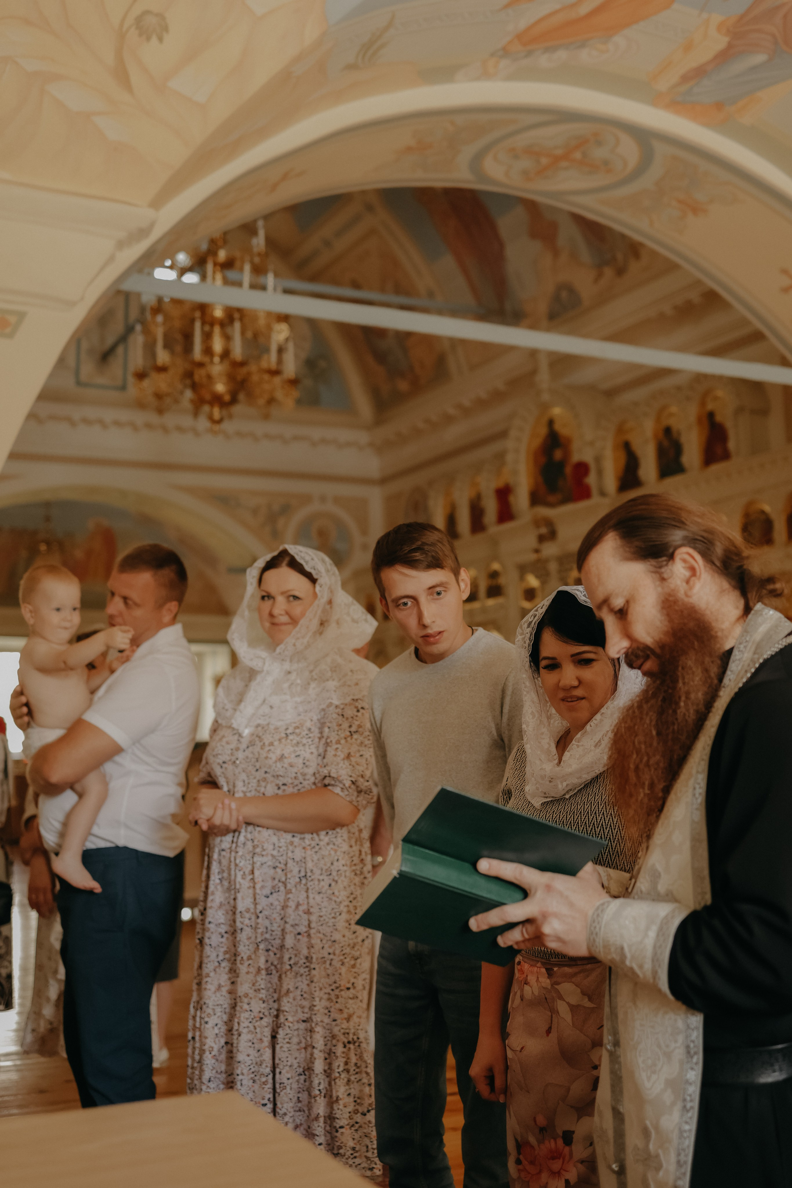 Фотосессия крещения, видеосъемка крещения в Нижнем Новгороде. Фотограф и видеограф Елена Лисина