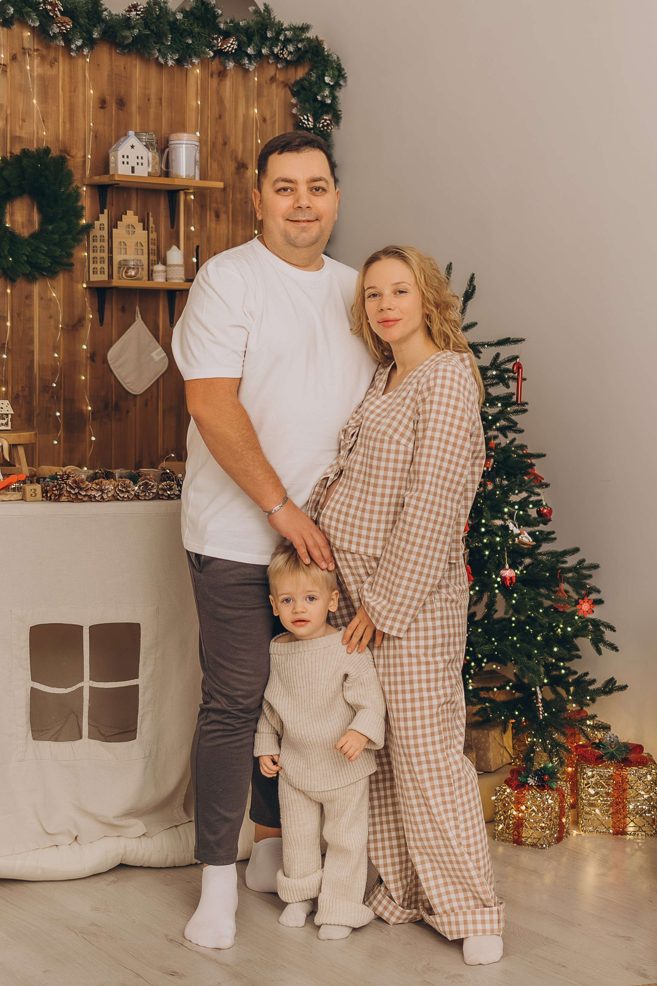 Семейная новогодняя фотосессия в ожидании малыша. Семейный и детский фотограф, женский портрет Москва Светлана Мертикова