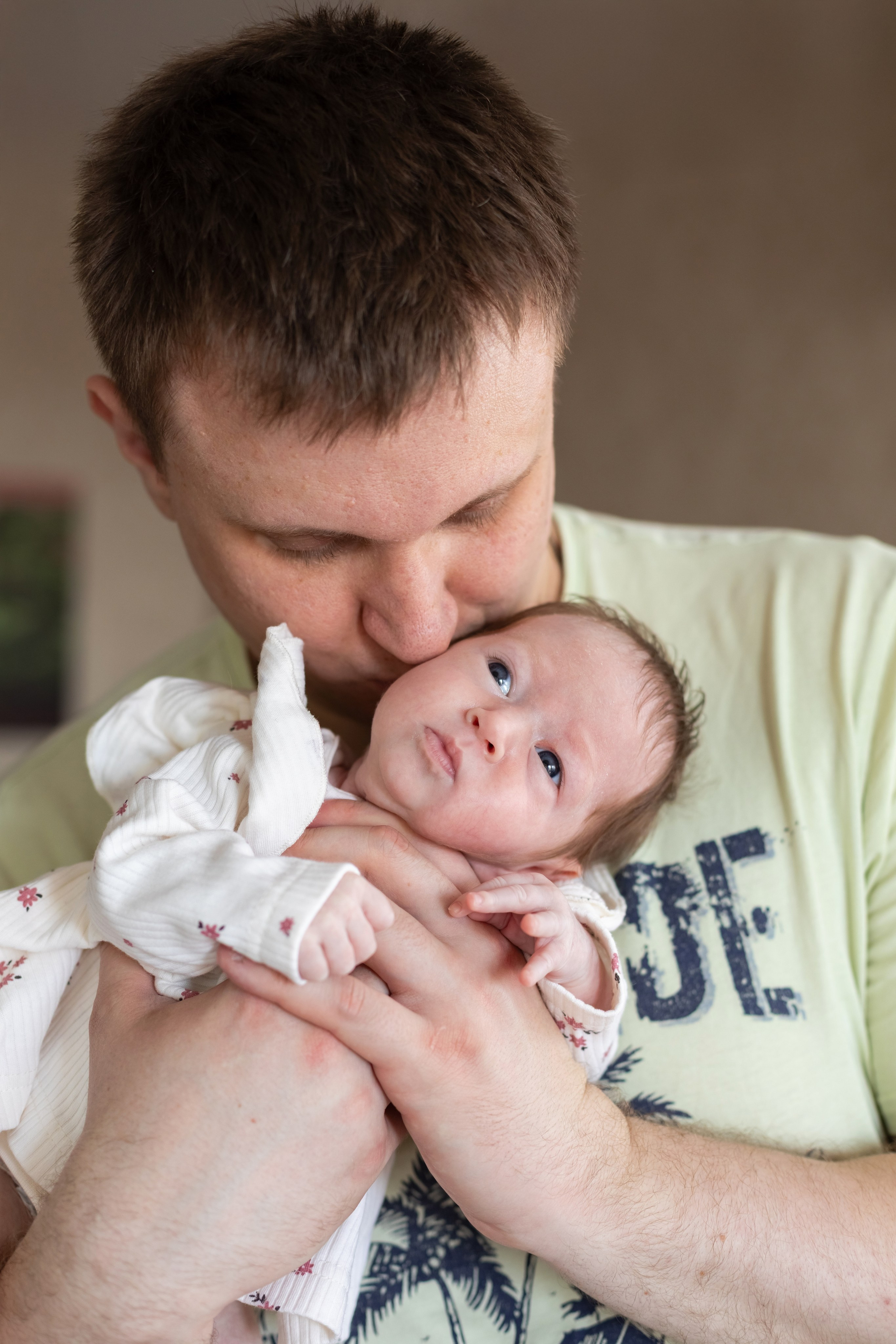 Домашняя съемка новорожденных Москва. Фотосъемка выписки из роддома в Москве, заказать фотографа на выписку ньюборн съемка в роддоме newborn фотограф в Юдино