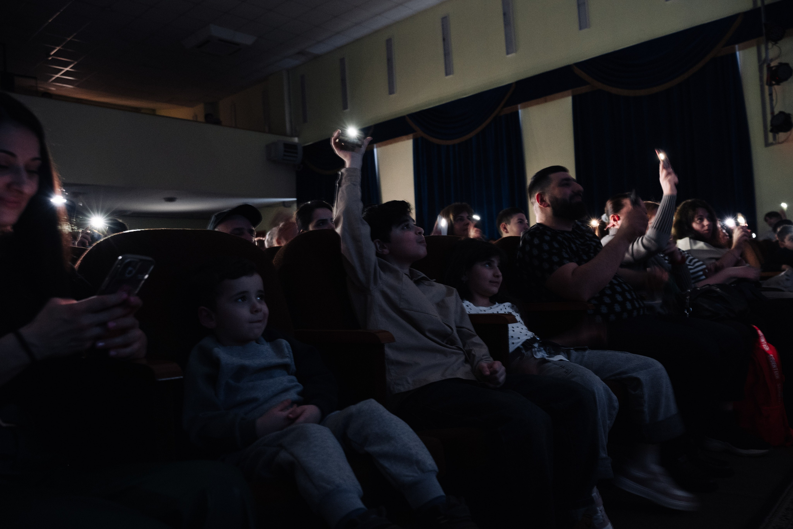 Благотворительный концерт в помощь Артему Сардаряну. Фотограф Артем Севостьянов. Профессиональная фотосъемка в Ногинске, Москве, Московской области и за границей