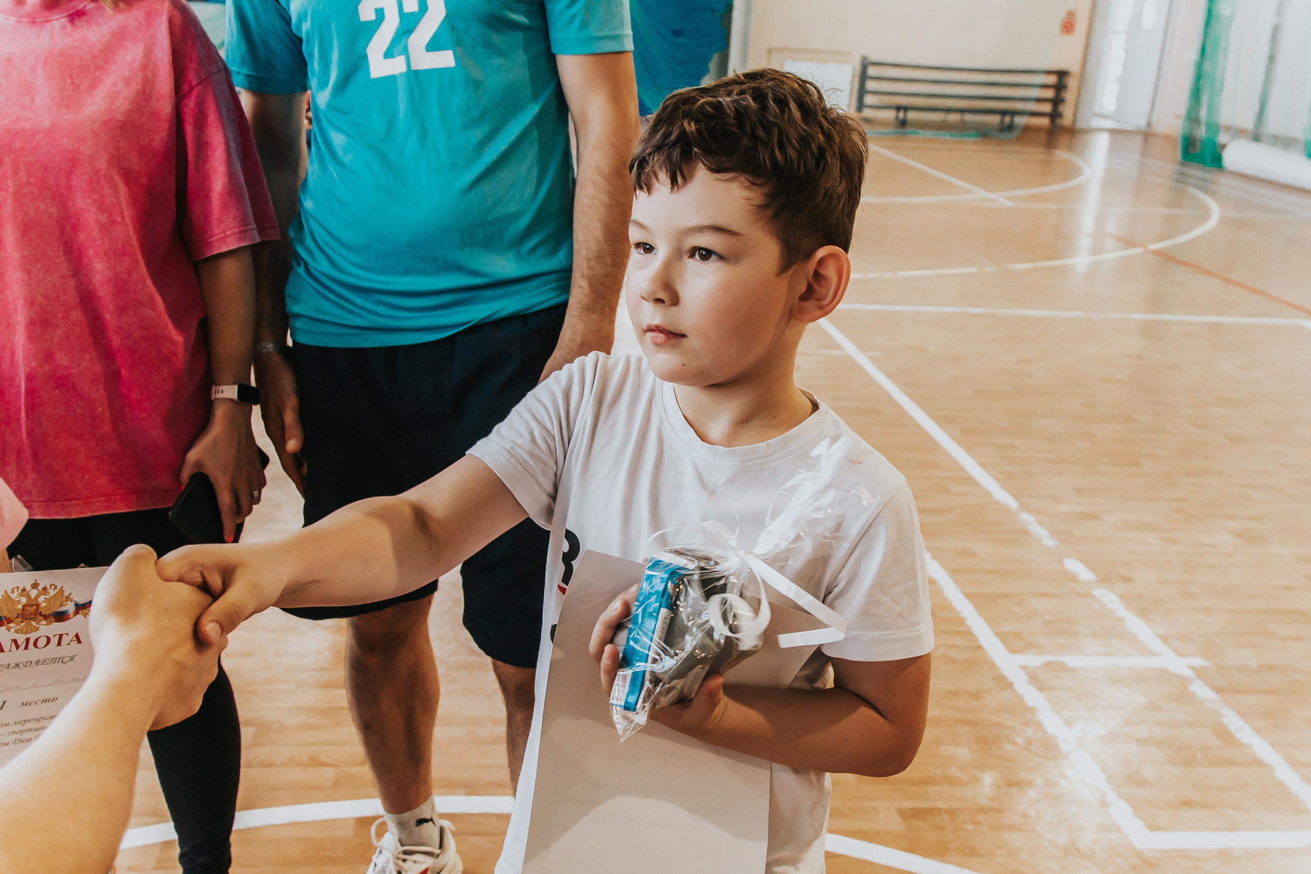 Репортажная спортивная съемка г. Королев стадион Металлист «папа, мама, я — спортивная семья». Юлия Егорова | Свадебный фотограф, семейный фотограф Москва, МО • Портреты • репортажи • день рождения • Love Story • дети