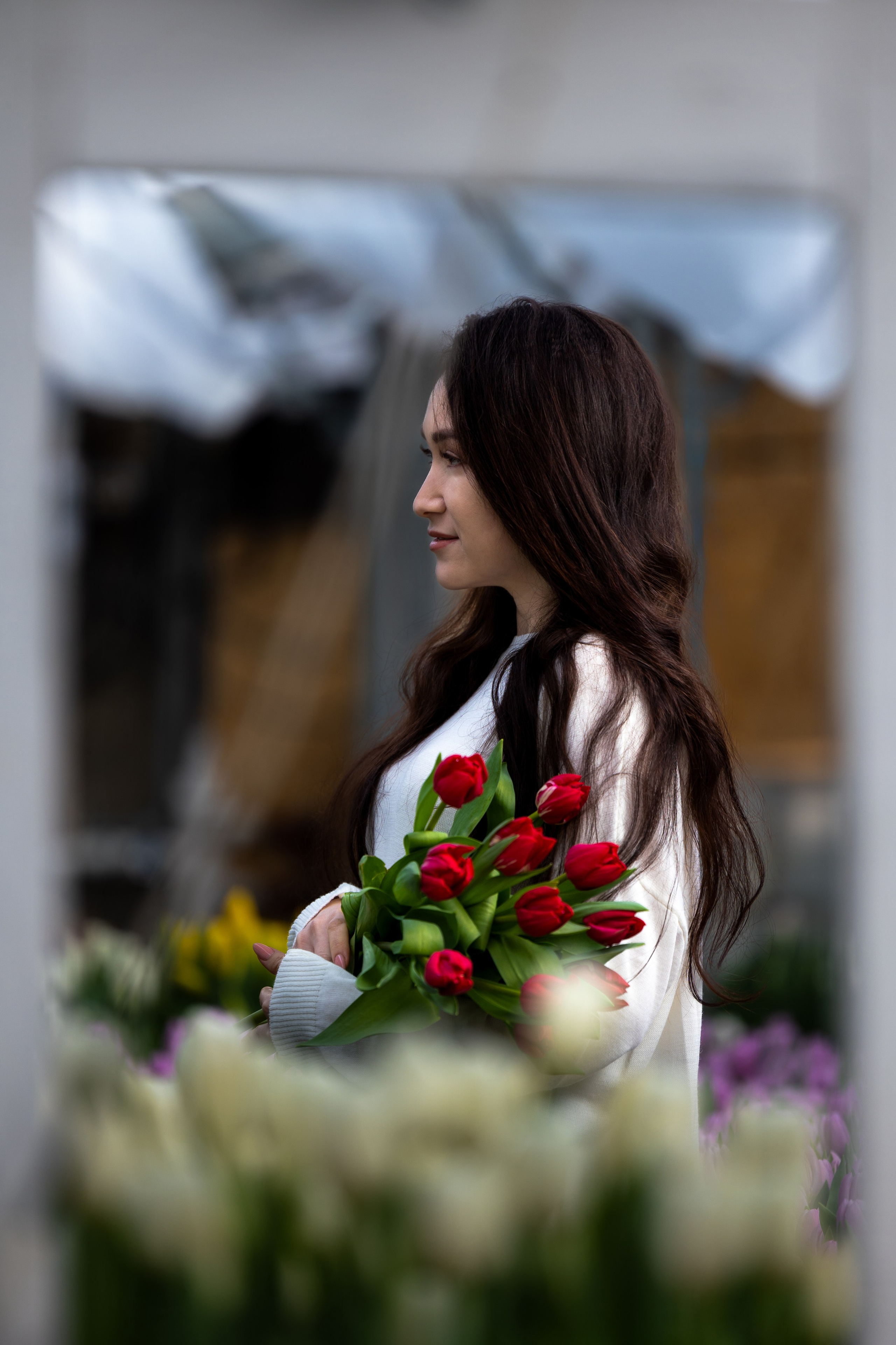 Фотосессия в теплице с тюльпанами. Свадебный фотограф Астрахань