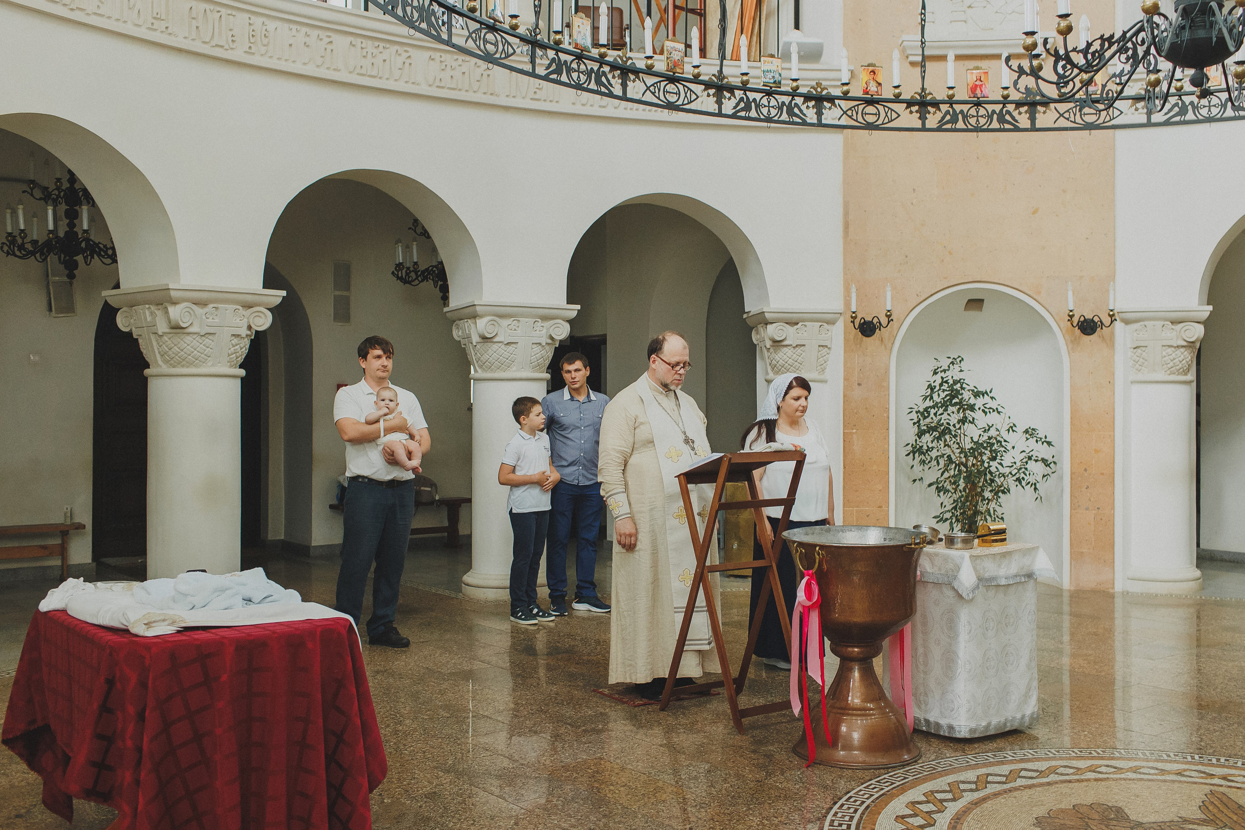 Фотосъемка таинства крещения в Некрасовке. Фотограф в Москве и Люберцах Анна Ушакова