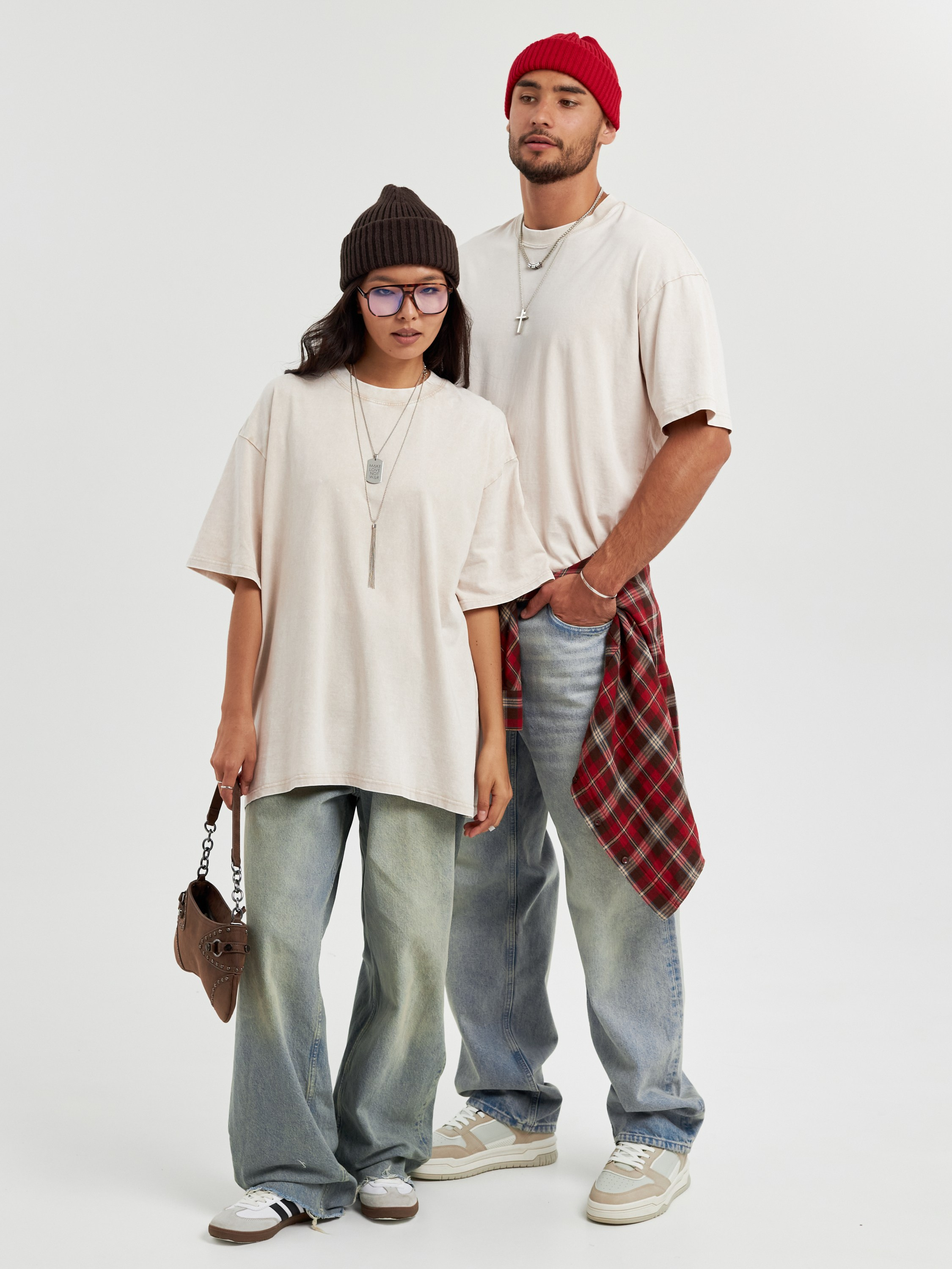 Фотосъемка футболок варенок Екатеринбург Wildberries ВБ Ozon Озон фотосессия одежды Екб заказать цена фотосъемка товара WB тай дай Екб. Фотограф Екатеринбург Анастасия Жерновская | Маркетплейсы и нейрофото