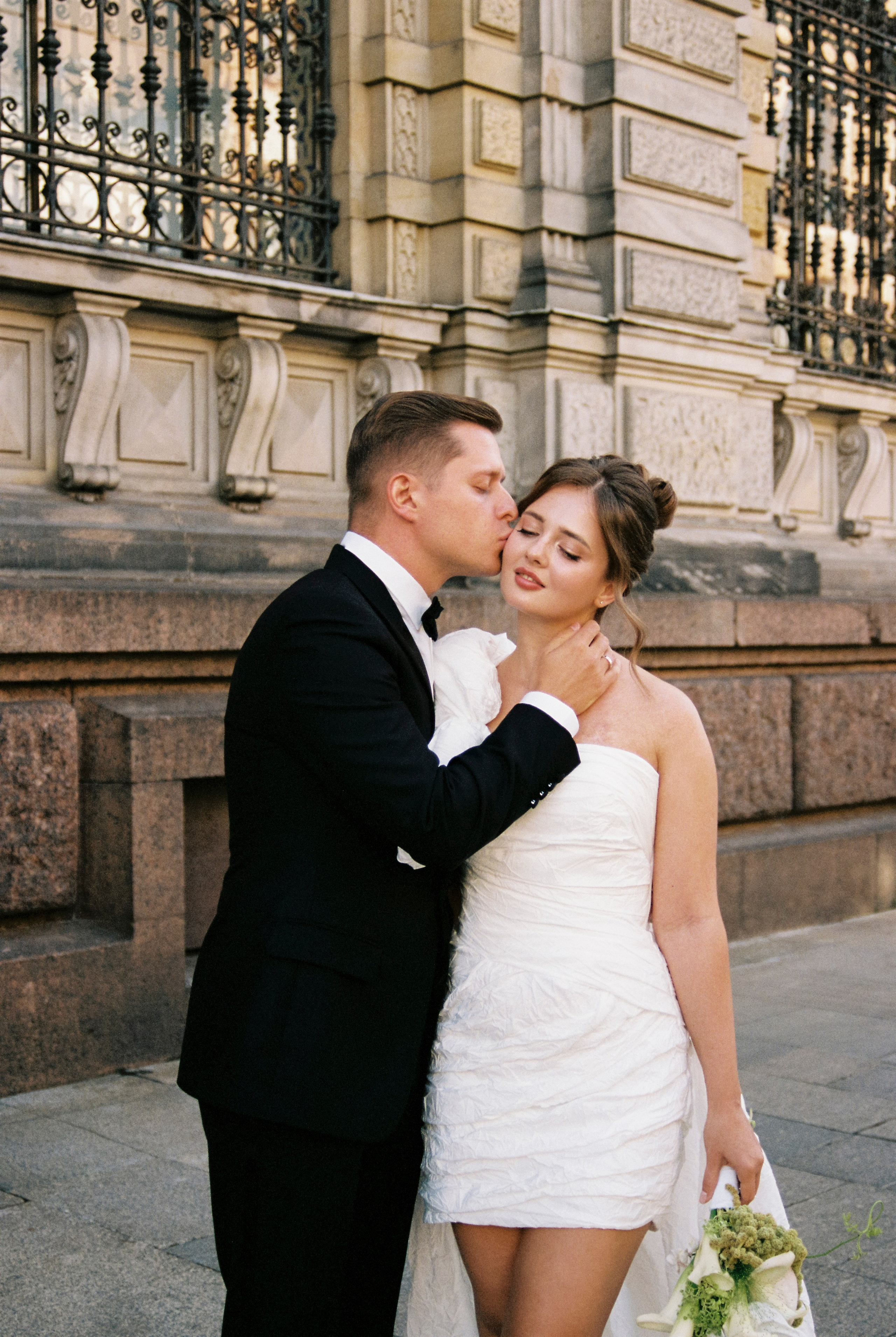 Настя и Лёша. Прогулка по Питеру. Катер. На цифру и плёнку. Свадебный фотограф Катерина Чулкова