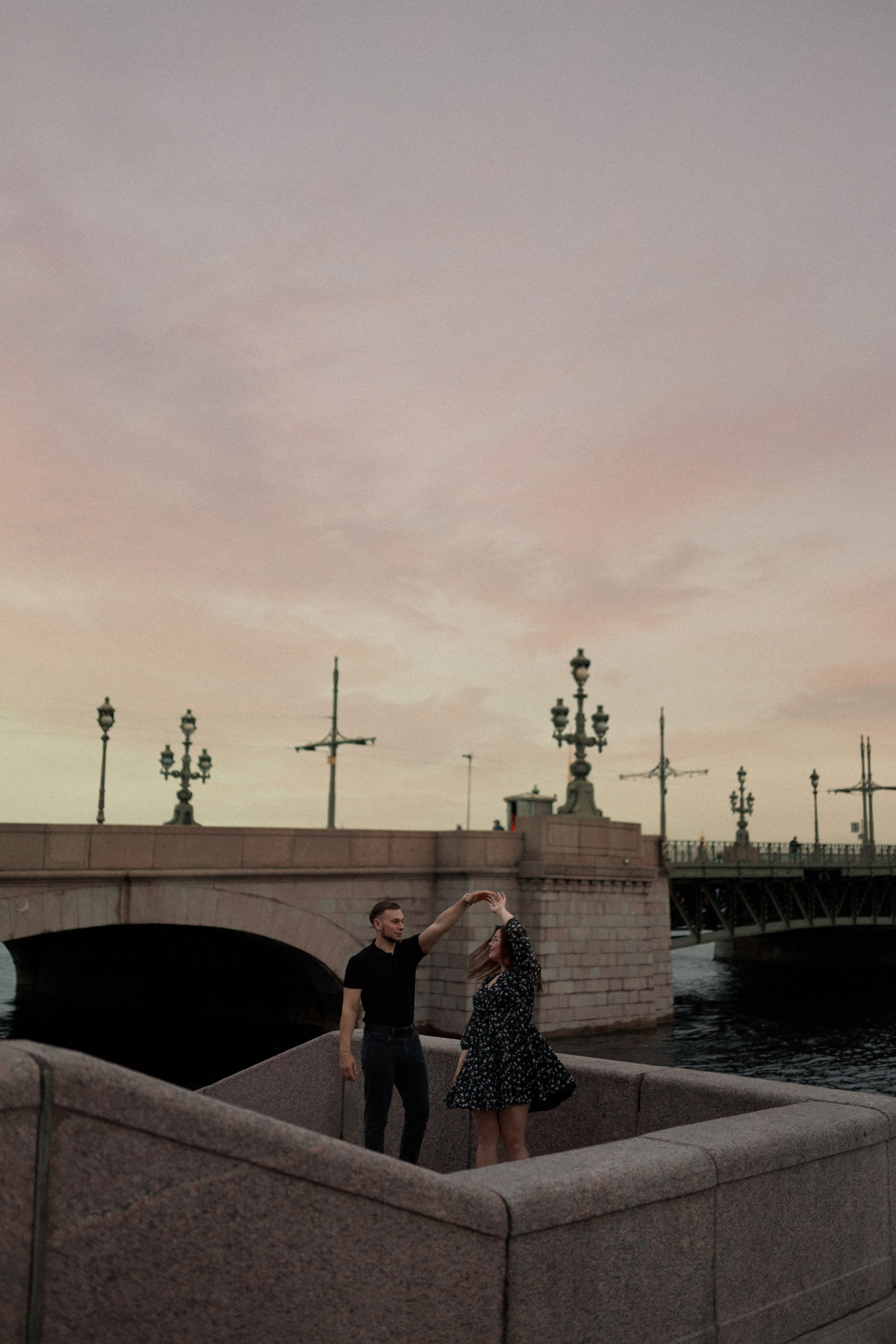 Предложение у Исаакиевского собора. Сестры Карабаза. Фотографы и ретушеры в Москве и Санкт-Петербурге