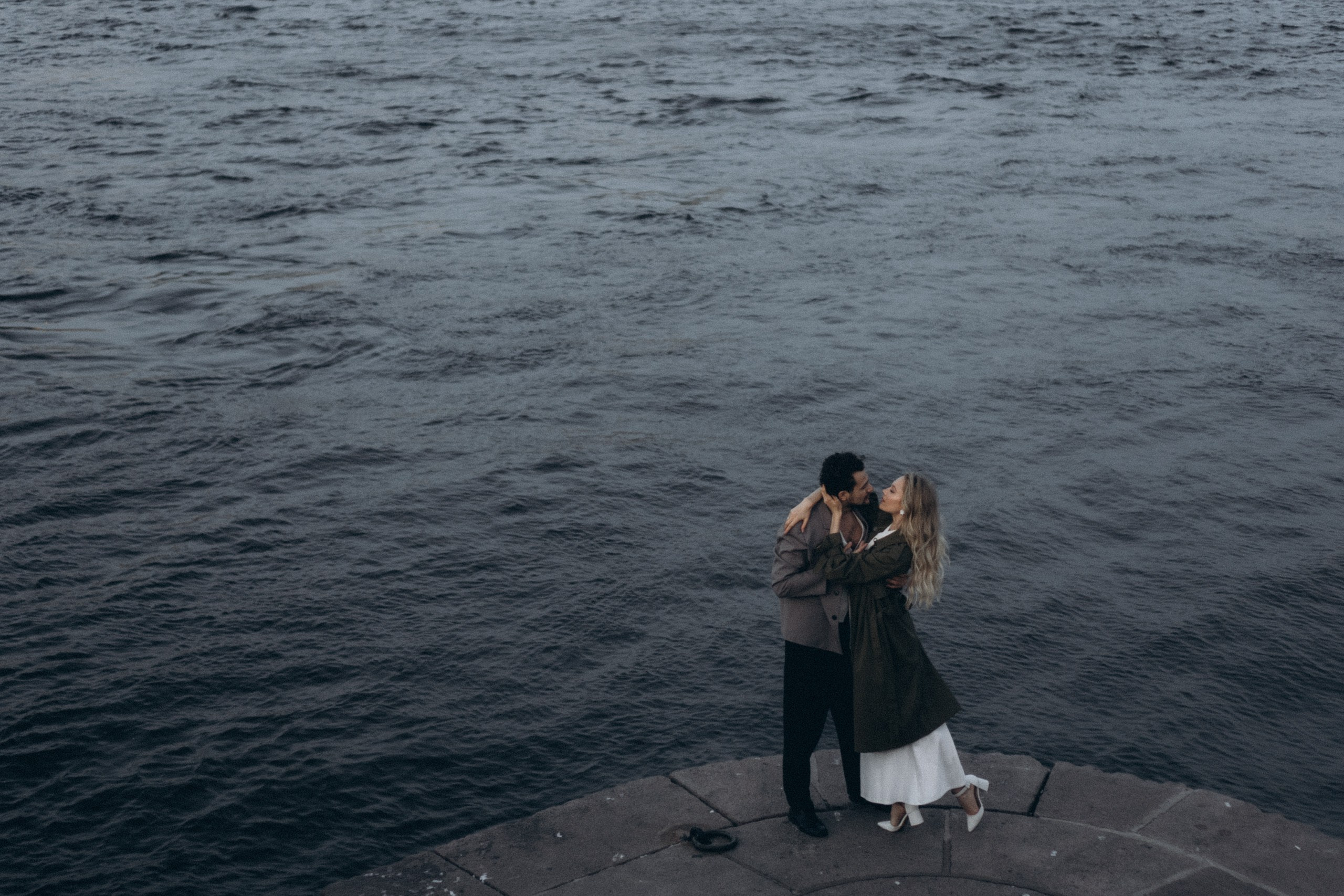 СВАДЕБНАЯ СЬЕМКА ПАРЫ НА РАССВЕТЕ В БЕЛЫЕ НОЧИ И ПРОГУЛКА С РАЗВОДНЫМИ МОСТАМИ И ПИКНИК ВОЗЛЕ ИСАКИЕВСКОГО СОБОРА. Профессиональный фотограф, Санкт-Петербург — Виктория Богомолова