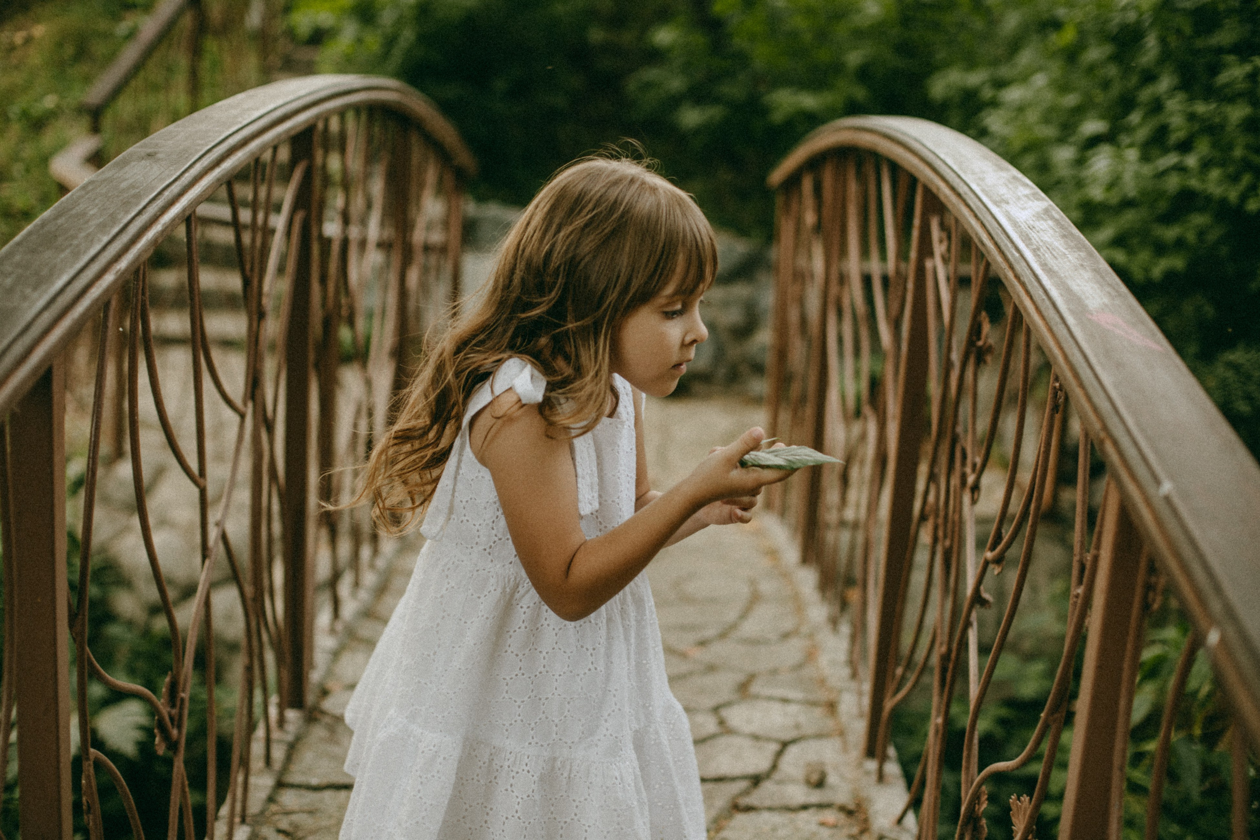 Эмма и Влада на летней прогулке с мамой. Фотограф Наталья Кургина Слюдянка Иркутск