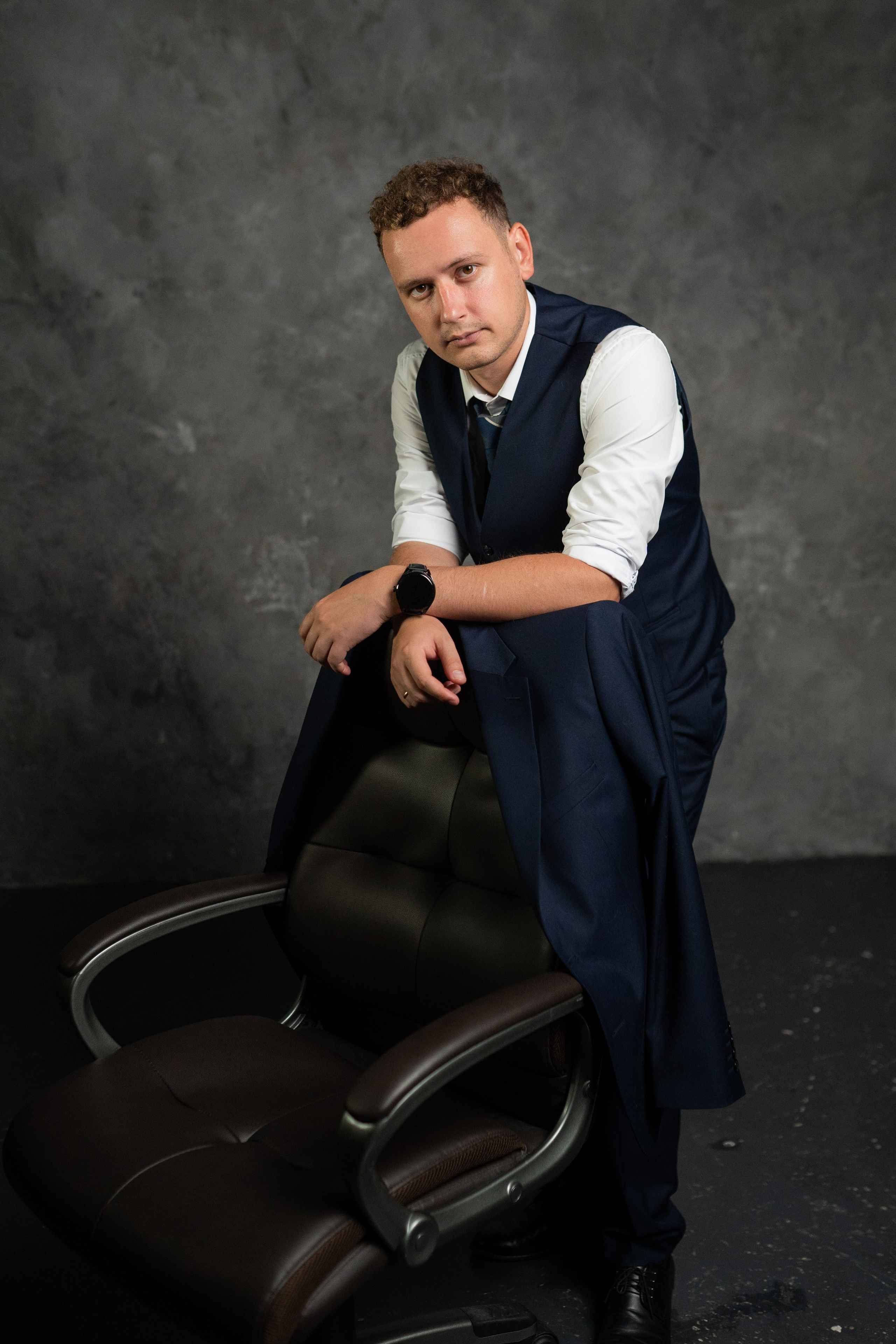 Дмитрий. Деловая мужская фотосессия в фотостудии. Фотограф в Самаре Иван Булатов
