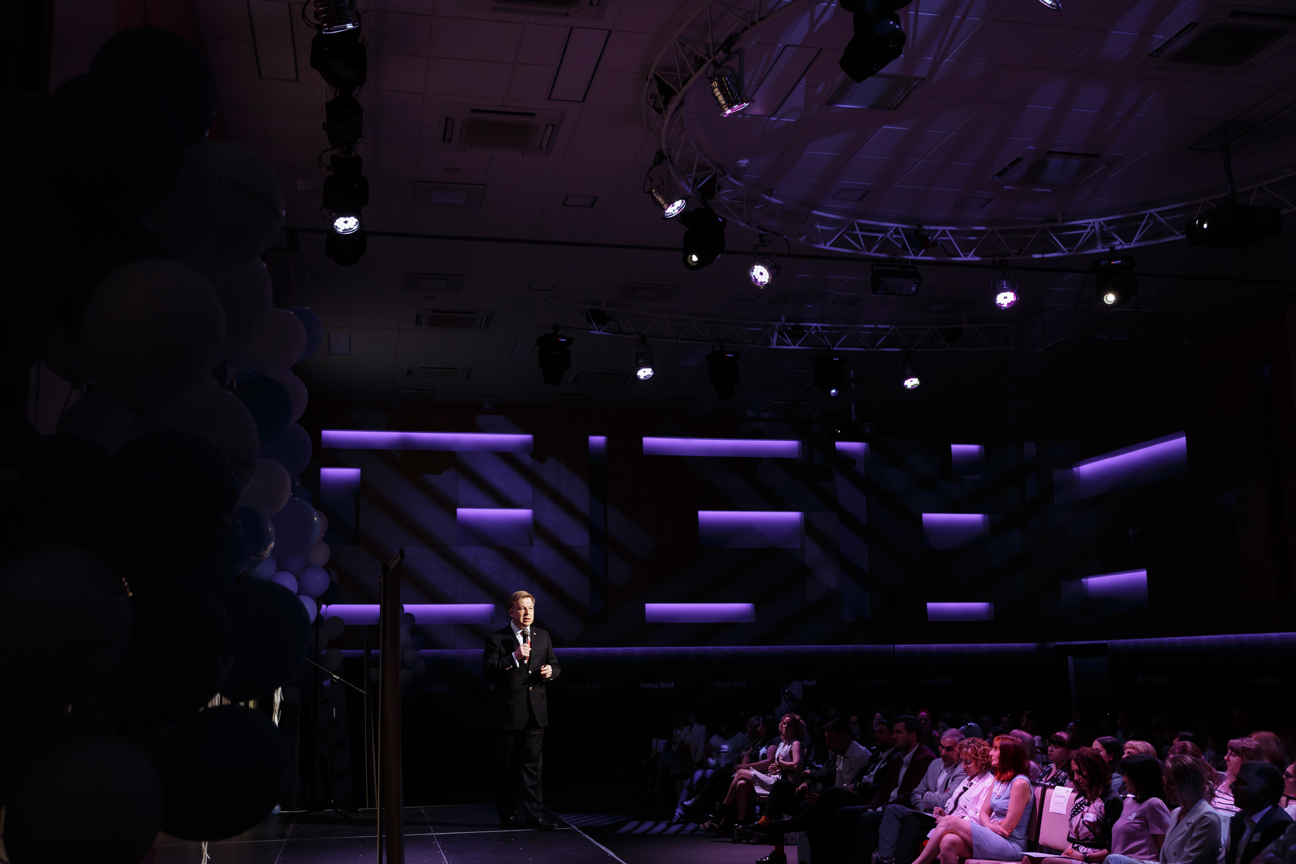 Мир оптики. Конференция в Volga hall. Свадебный и репортажный фотограф в Волгограде Антон Сидоренко