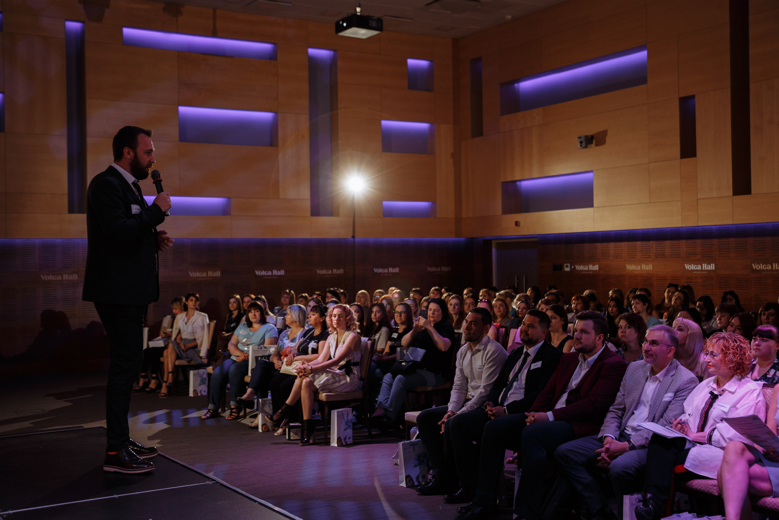 Мир оптики. Конференция в Volga hall. Свадебный и репортажный фотограф в Волгограде Антон Сидоренко