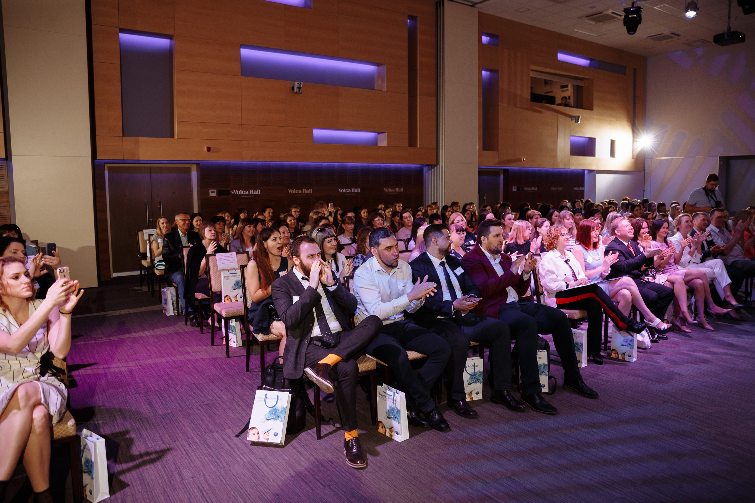 Мир оптики. Конференция в Volga hall. Свадебный и репортажный фотограф в Волгограде Антон Сидоренко