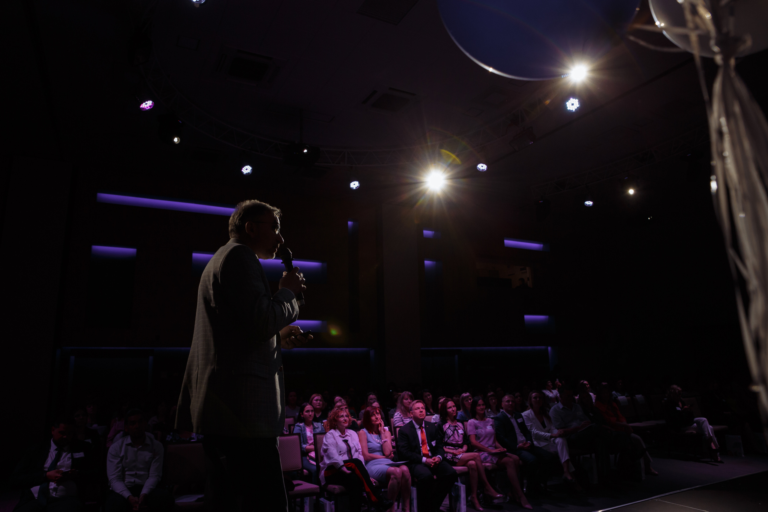 Мир оптики. Конференция в Volga hall. Свадебный и репортажный фотограф в Волгограде Антон Сидоренко