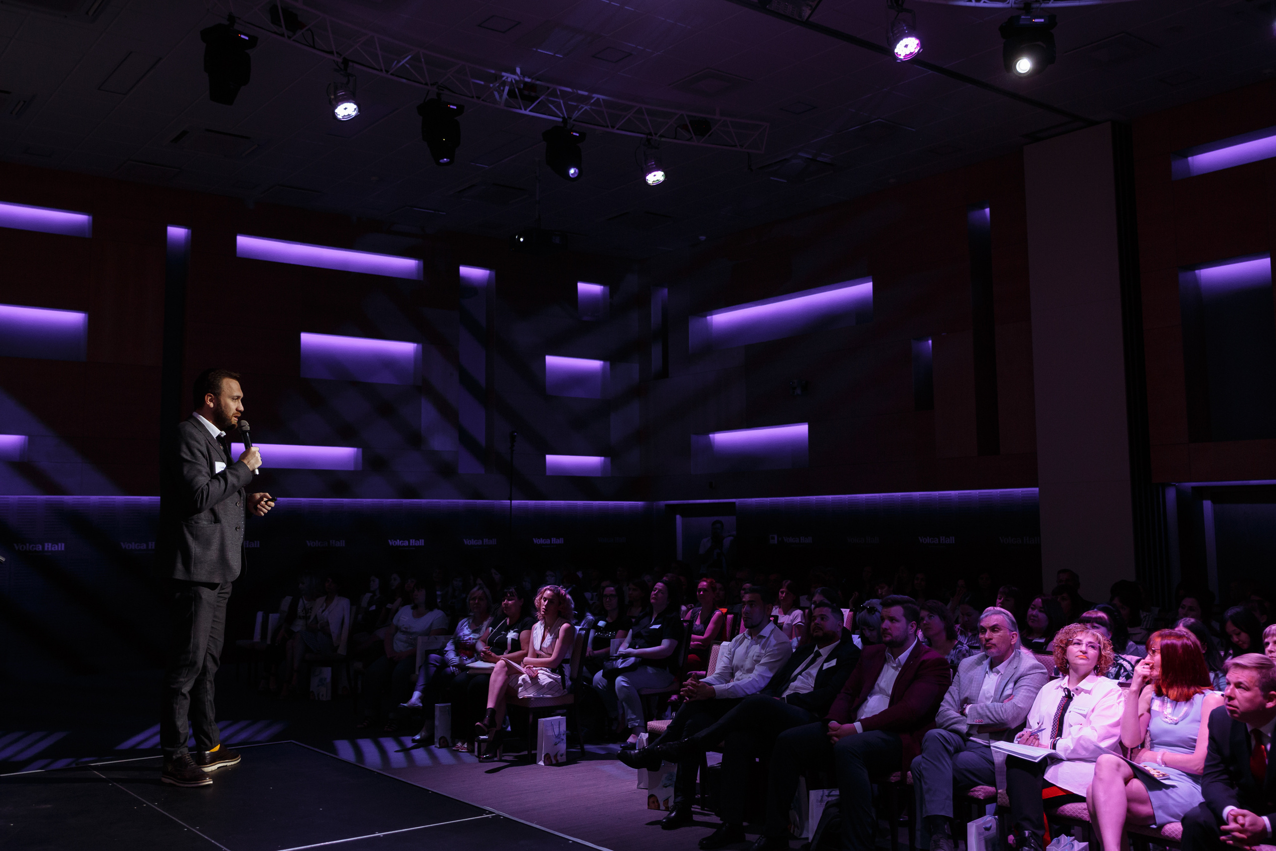 Мир оптики. Конференция в Volga hall. Свадебный и репортажный фотограф в Волгограде Антон Сидоренко