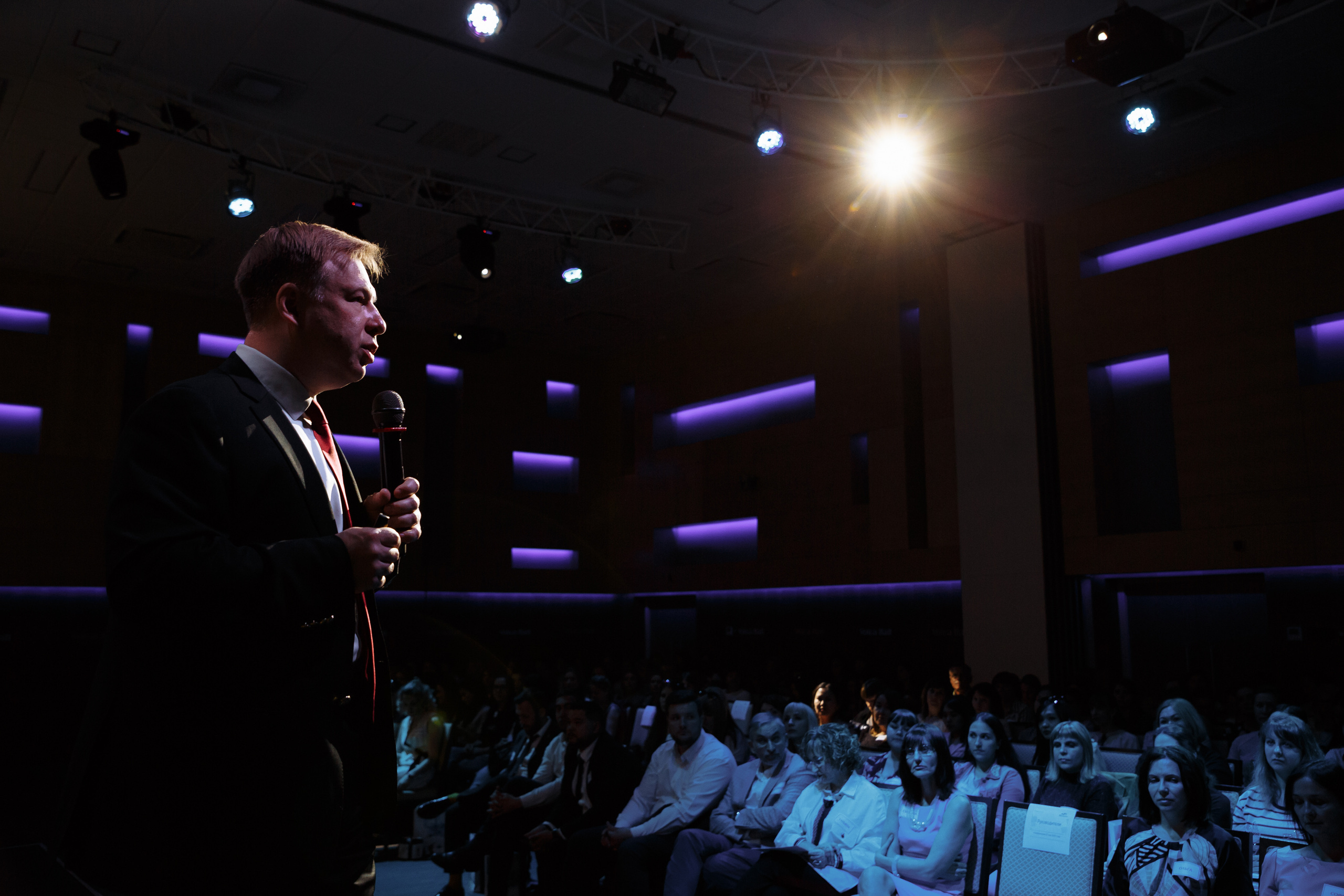Мир оптики. Конференция в Volga hall. Свадебный и репортажный фотограф в Волгограде Антон Сидоренко